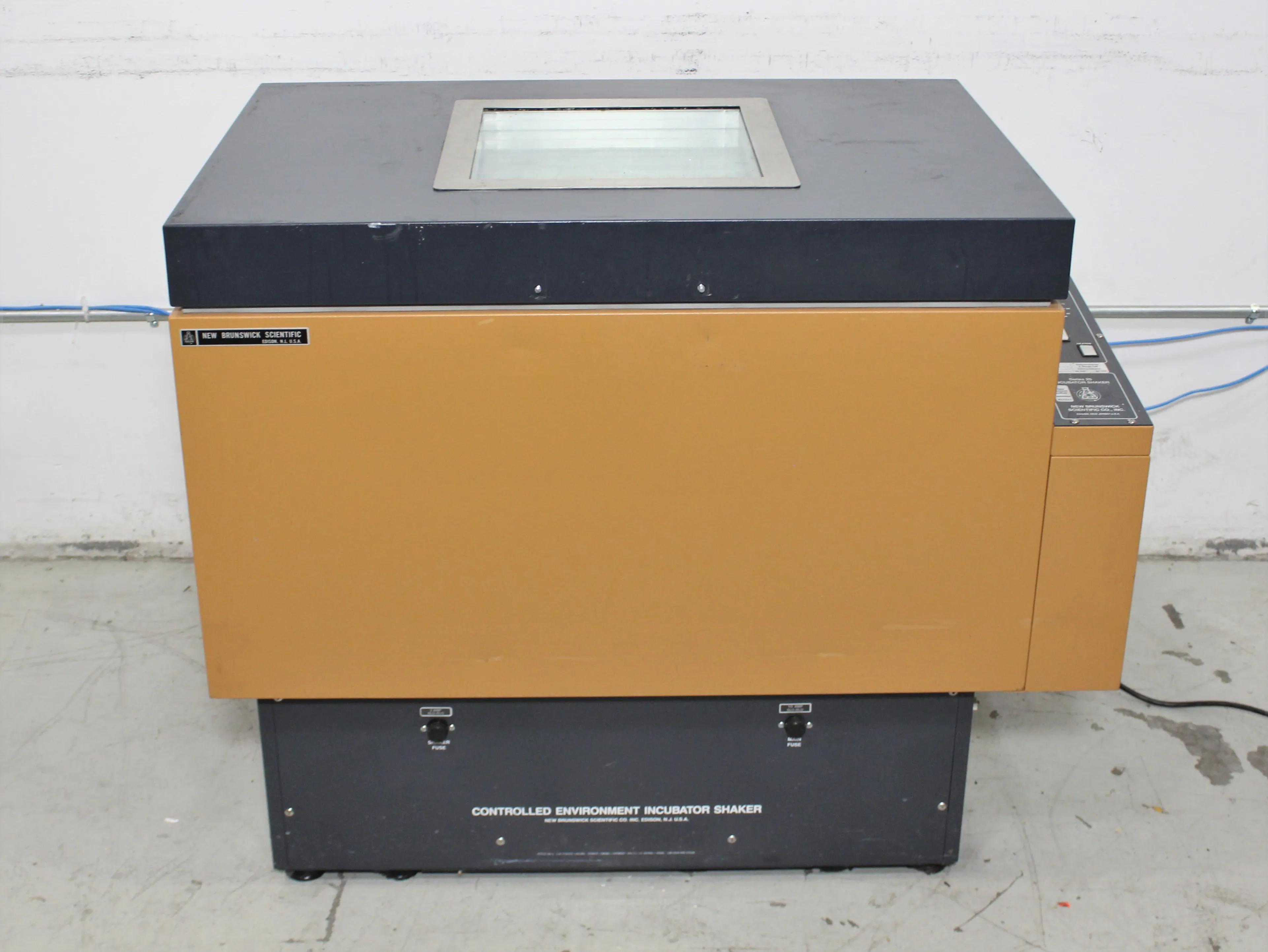 New Brunswick G-25 Controlled Environment Incubator Shaker Series 25