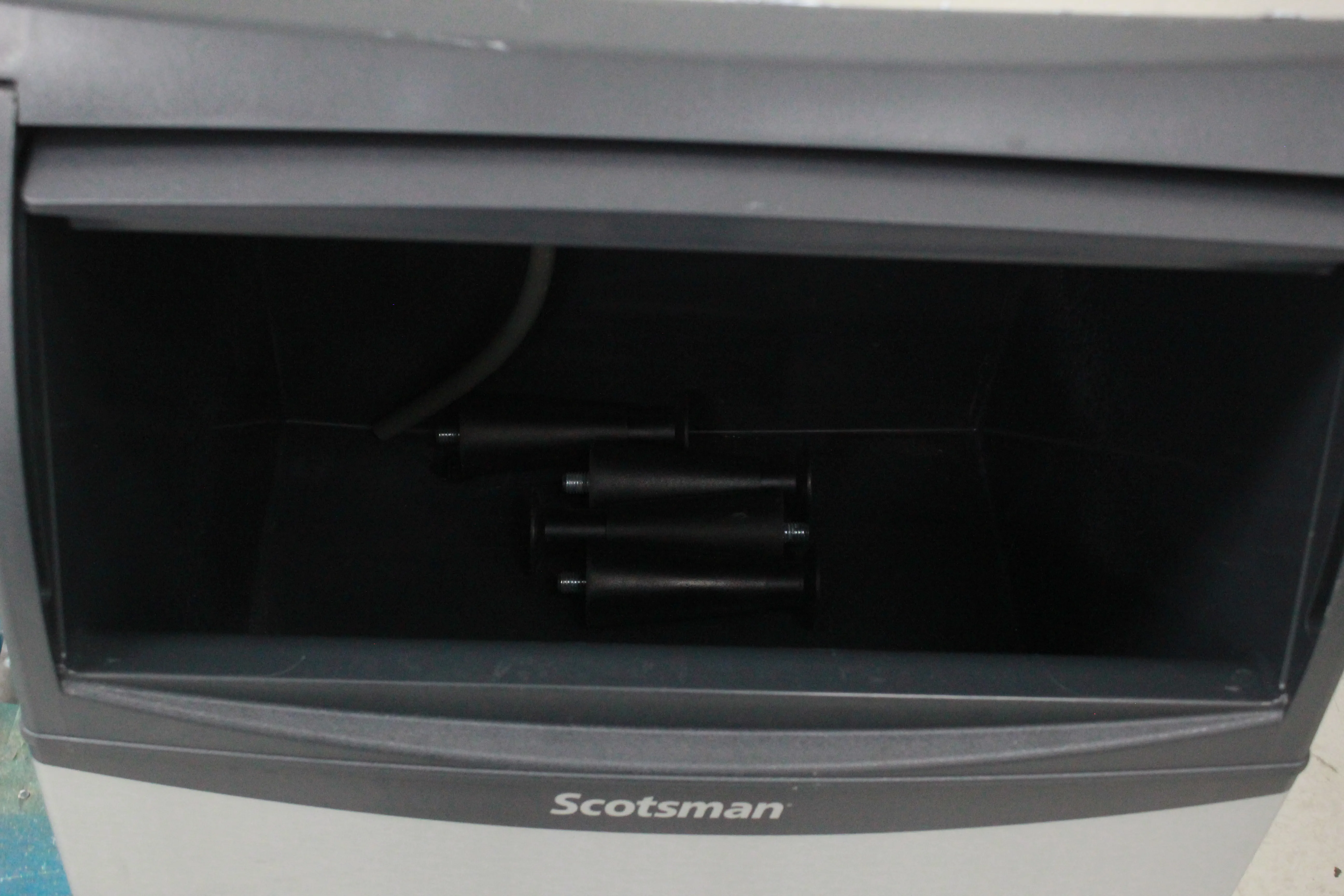 Scotsman UF424A-1A Flake Undercounter Ice Maker