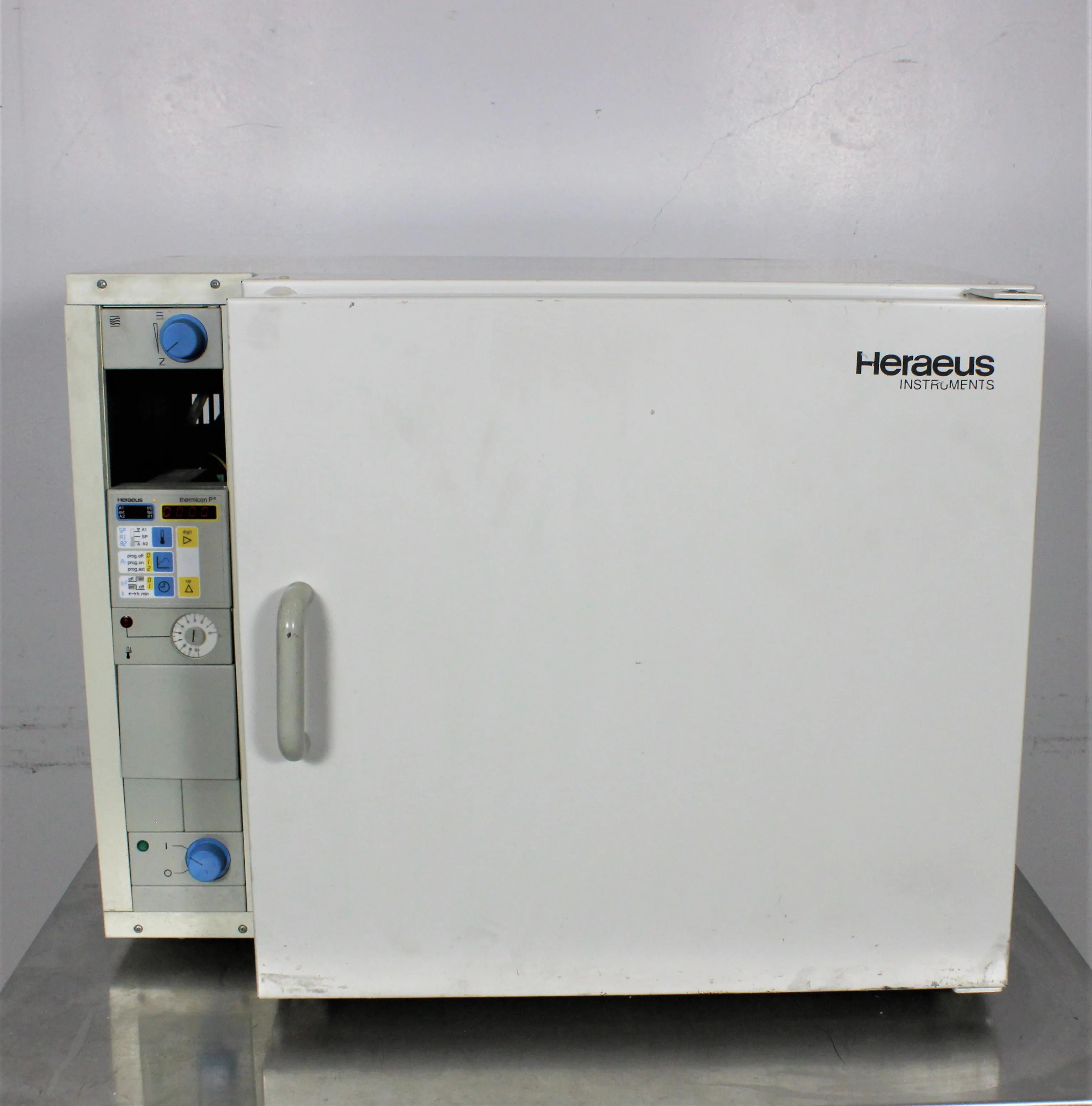 Heraeus B 6060 CO2 Incubator for Laboratory and Research Use - Needs Repairs - AS-IS Sale