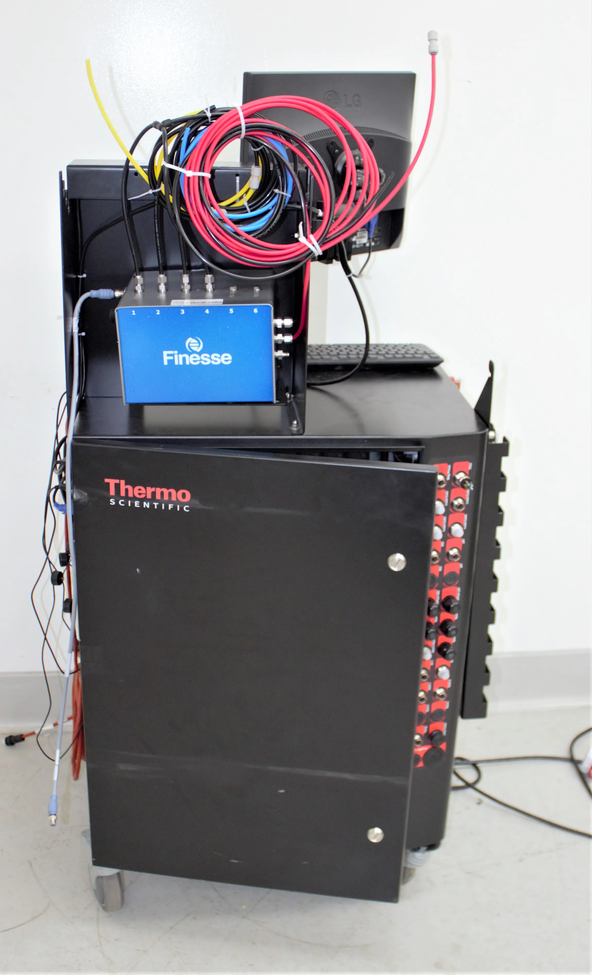 Thermo Scientific FINESSE Bioreactor Controller - Used G (Good) Condition - 120V/220V, 50Hz/60Hz, Missing Computer