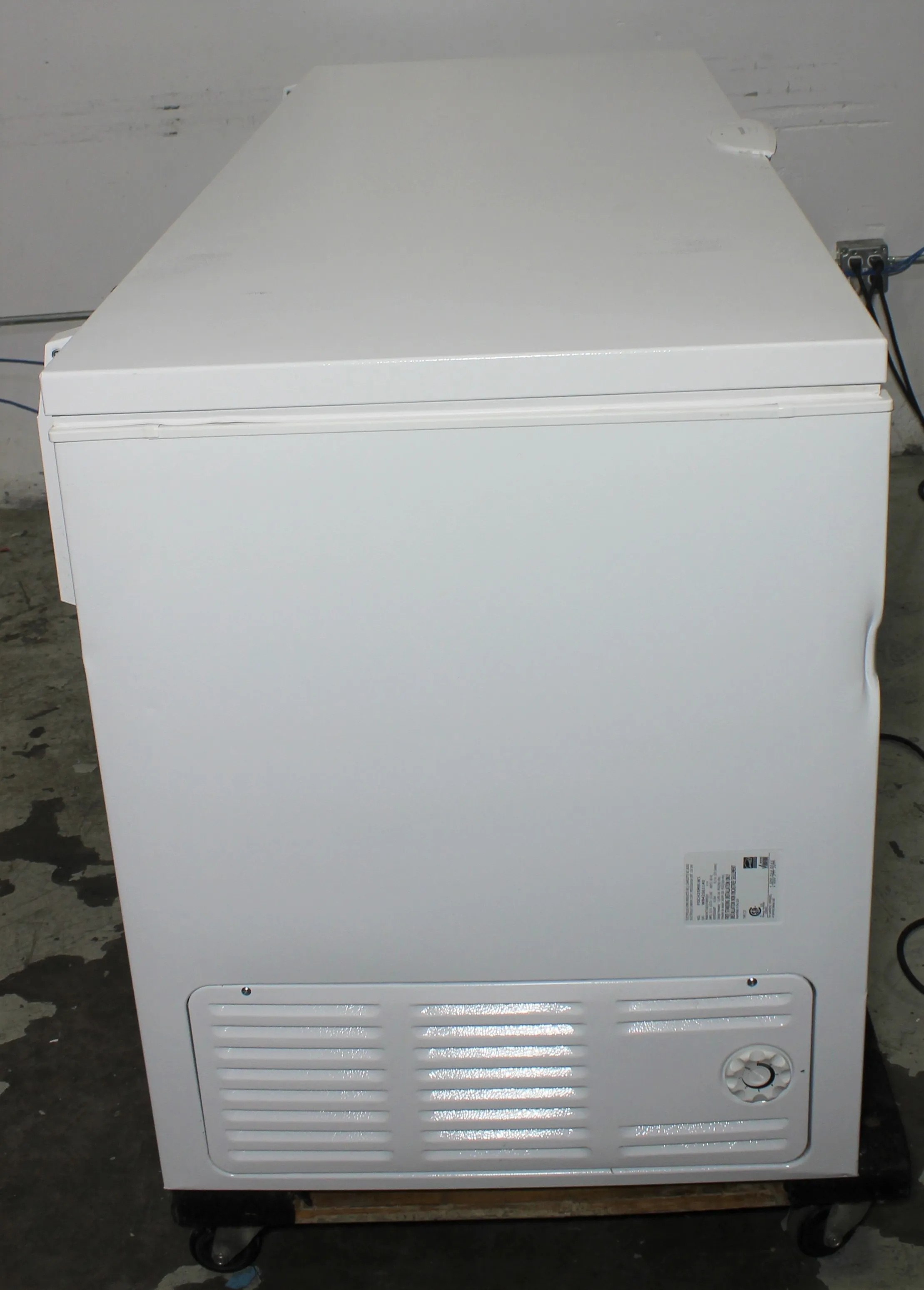 Frigidaire Commercial FGCH25M8LW1 Chest Freezer