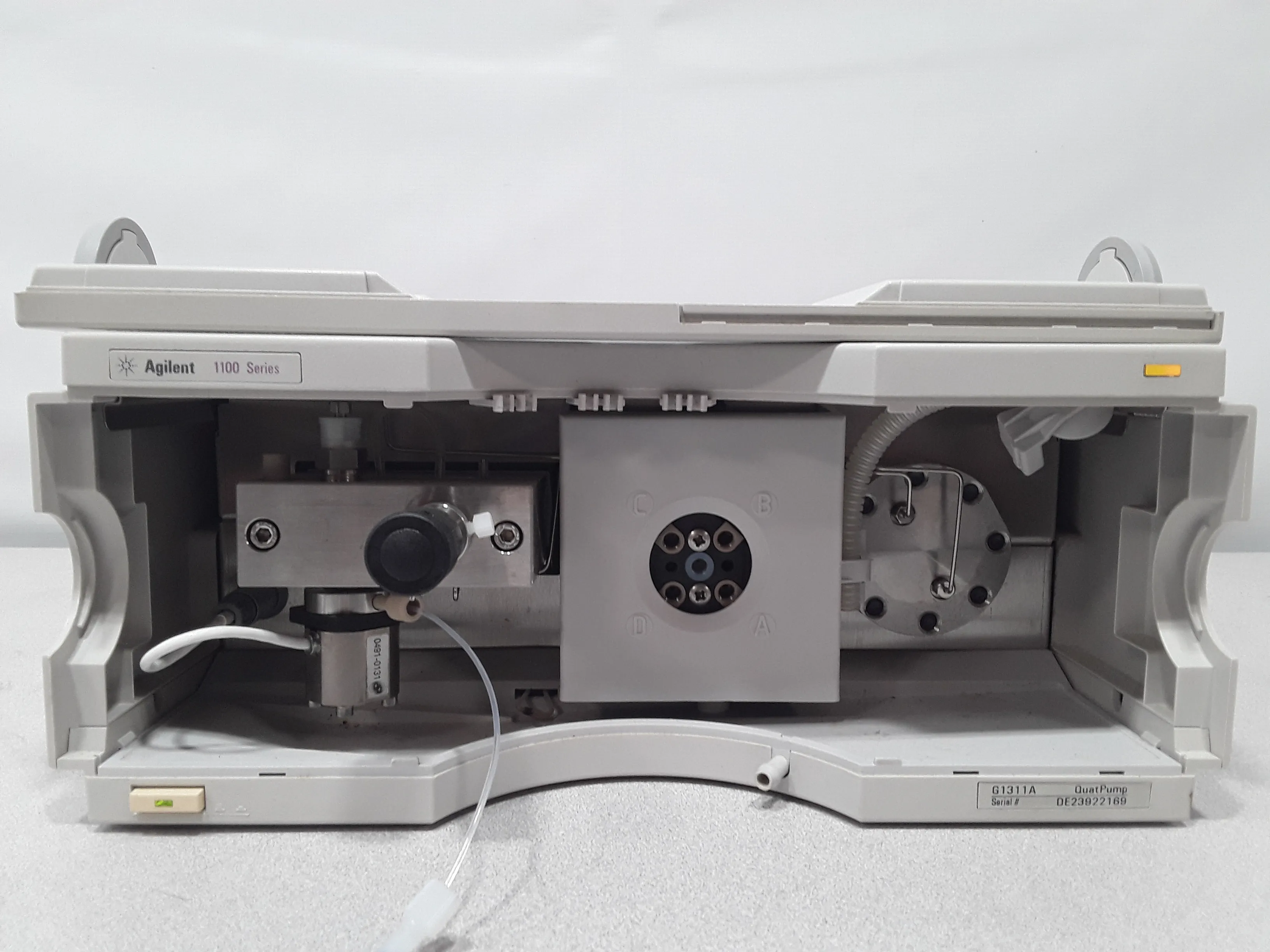 Agilent G1311A QuatPump 1100 Series Quaternary Pump Used Laboratory Equipment