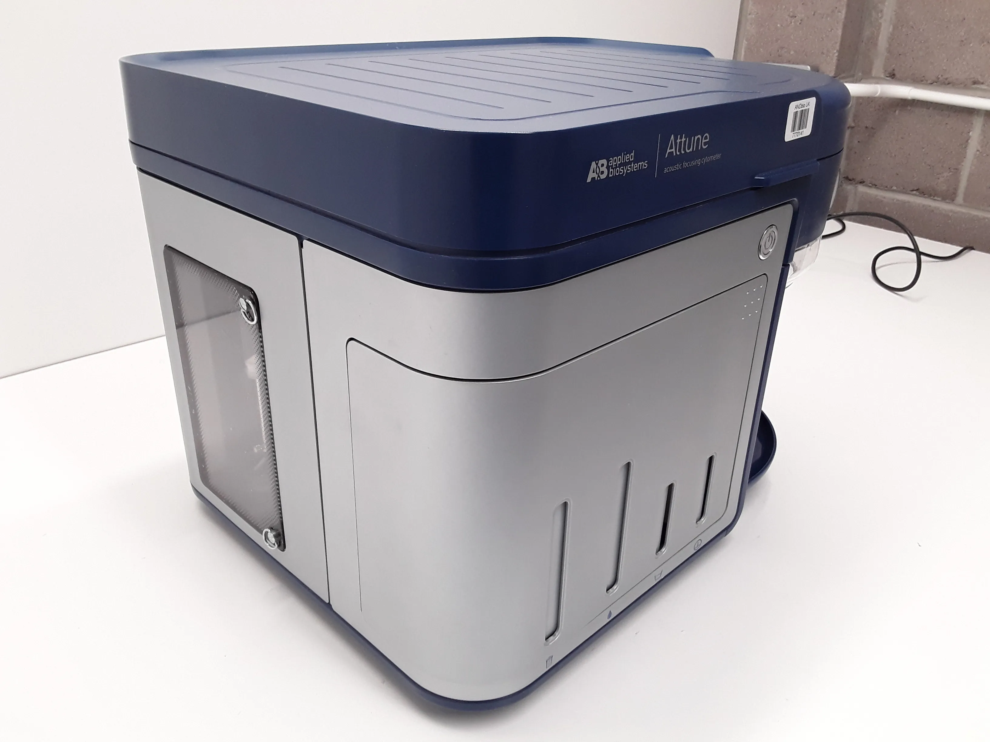 Used Applied Biosystems Attune Acoustic Focusing Cytometer P/N 4445280 For Cell Counting/Sorting