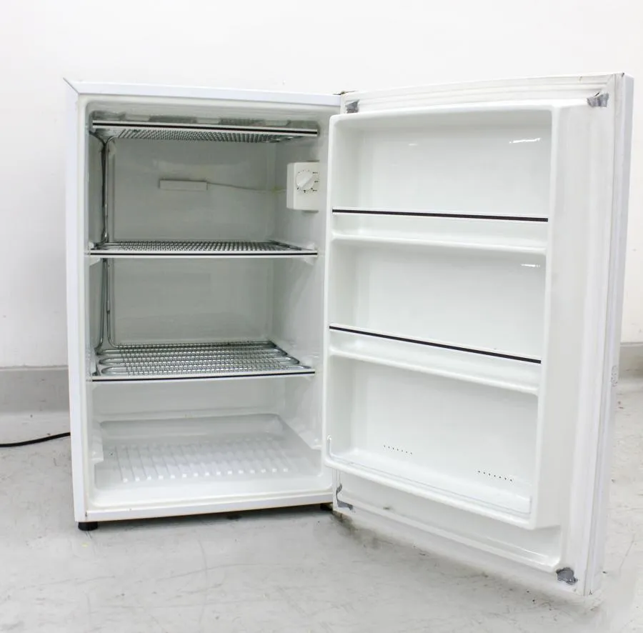 General Electric Upright Freezer model: FP5DXARWH