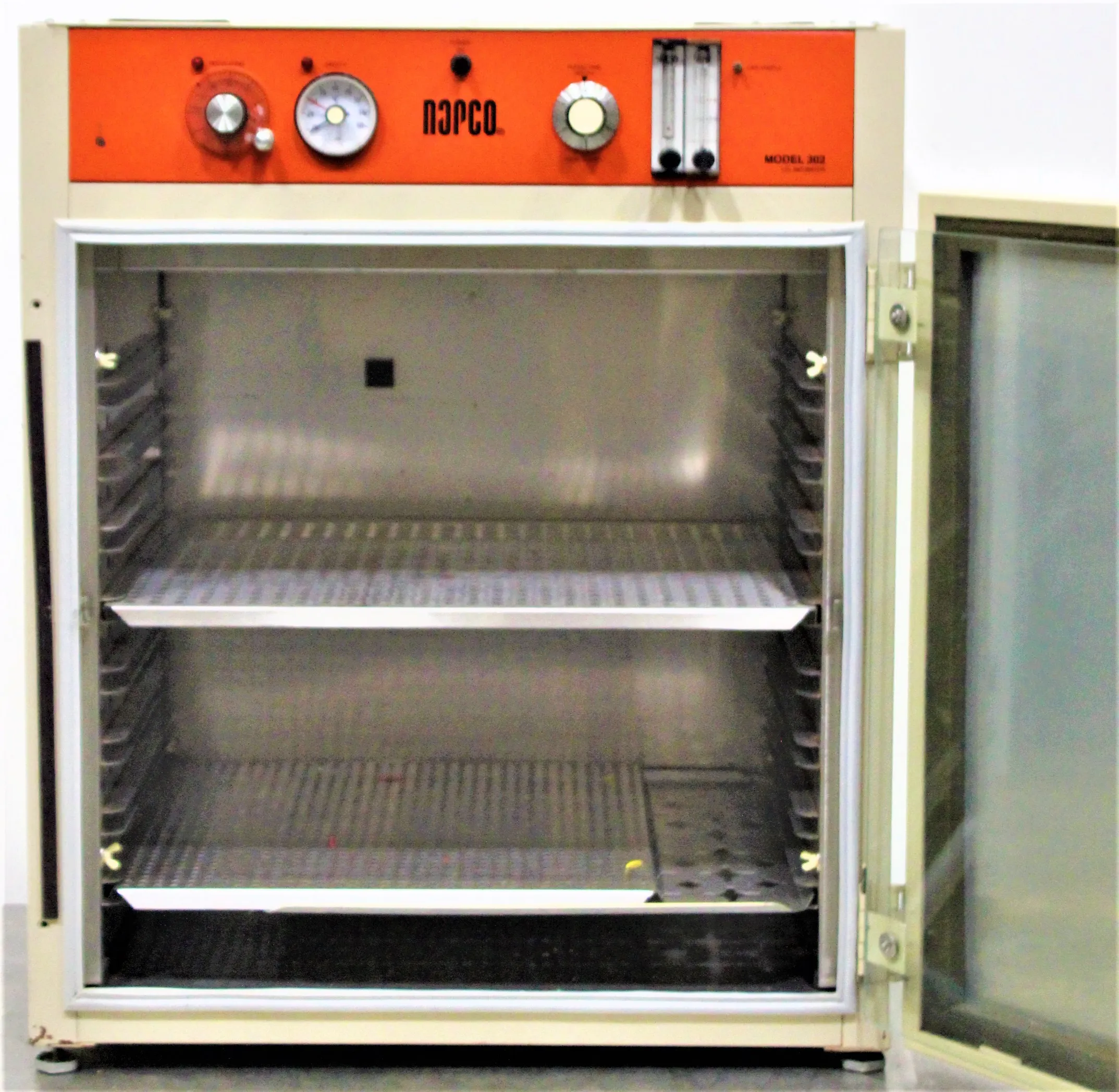 Napco 302 CO2 Incubator with Monitoring System and Safety Features