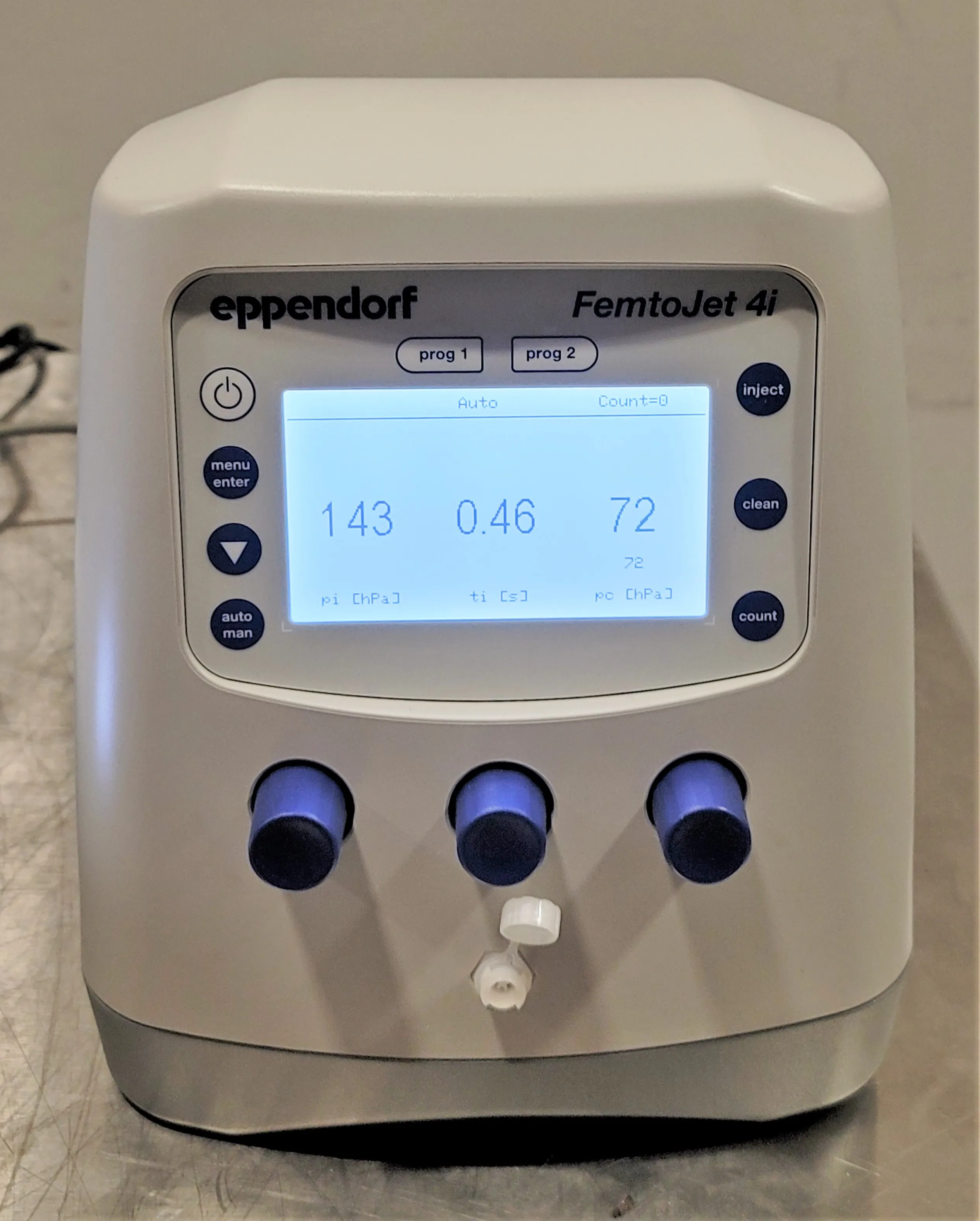 LEICA DM IRE 2 Microscope with Eppendorf FemtoJet 4i and InjectMan 4 Microinjection System