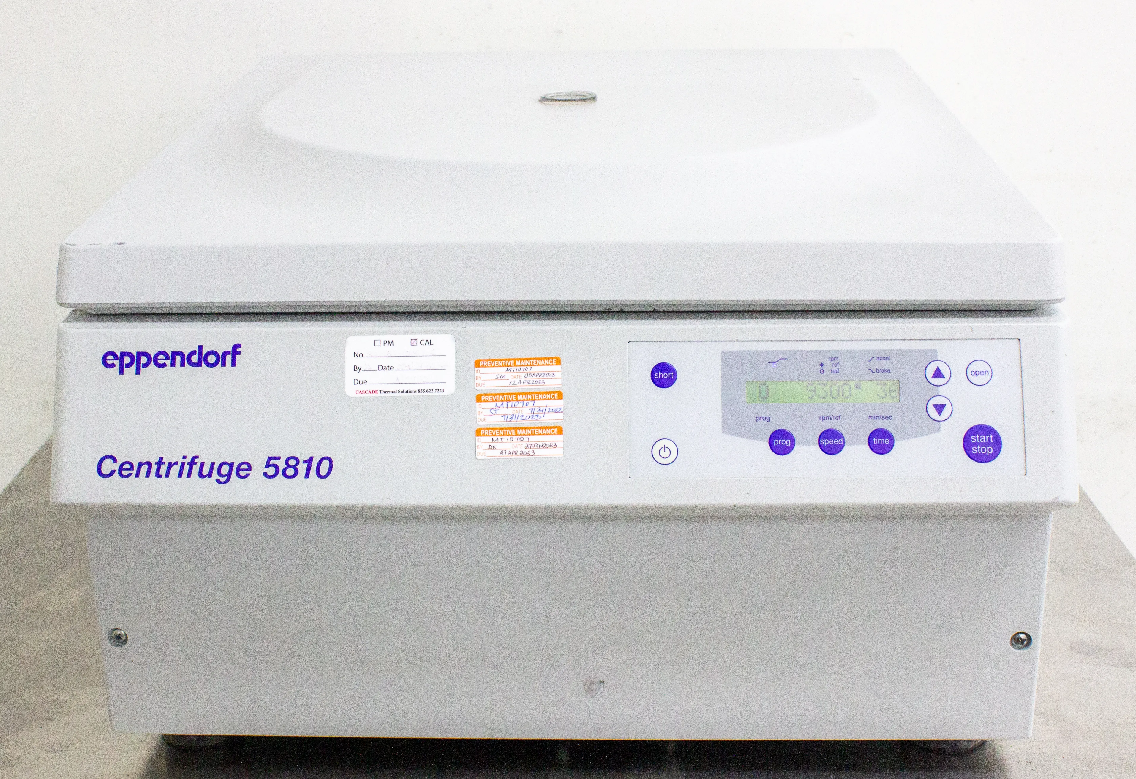 Eppendorf Benchtop Centrifuge Model 5810 w/ F-34-6-38 Rotor