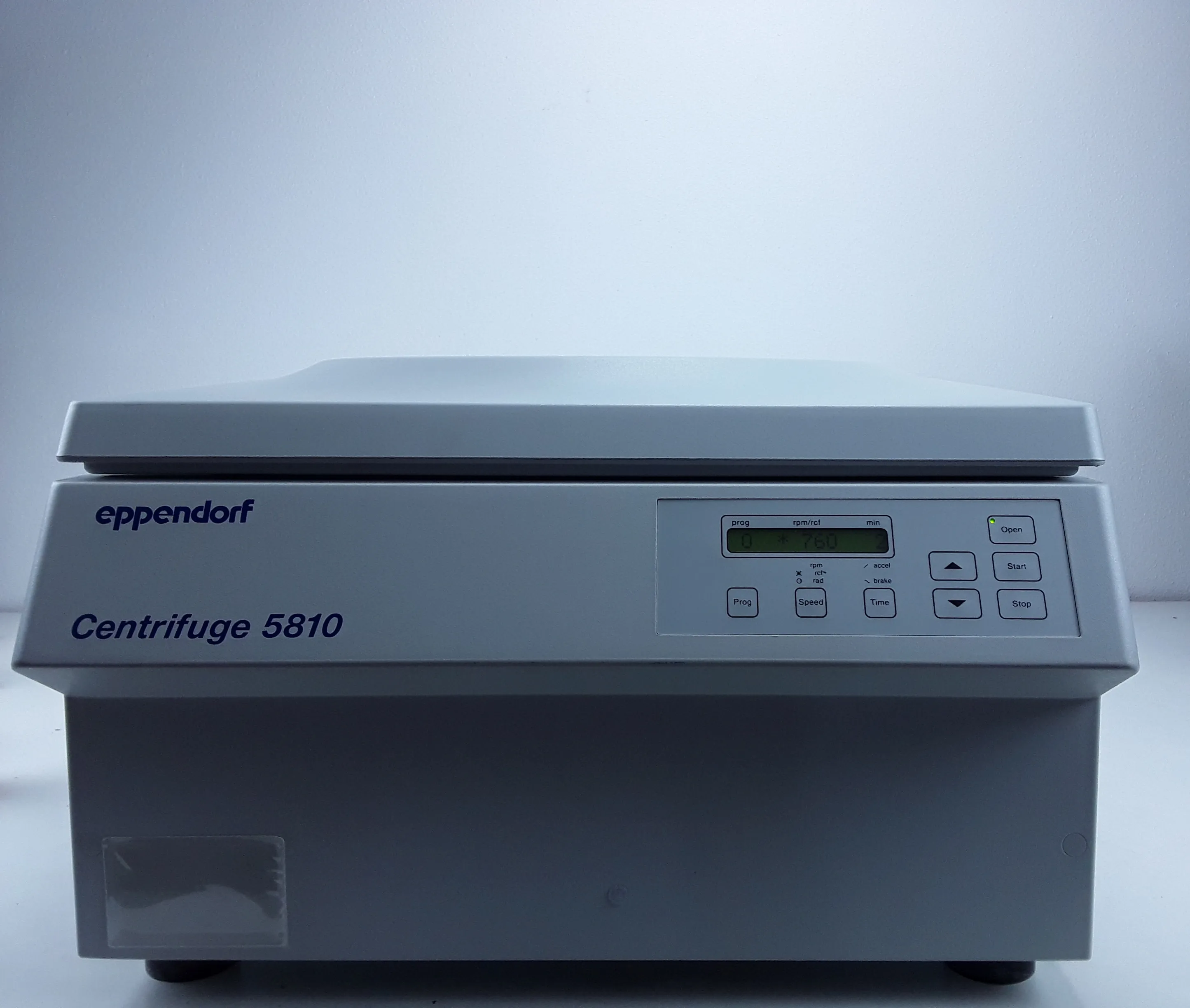 Eppendorf 5810 Centrifuge - Used, 230V