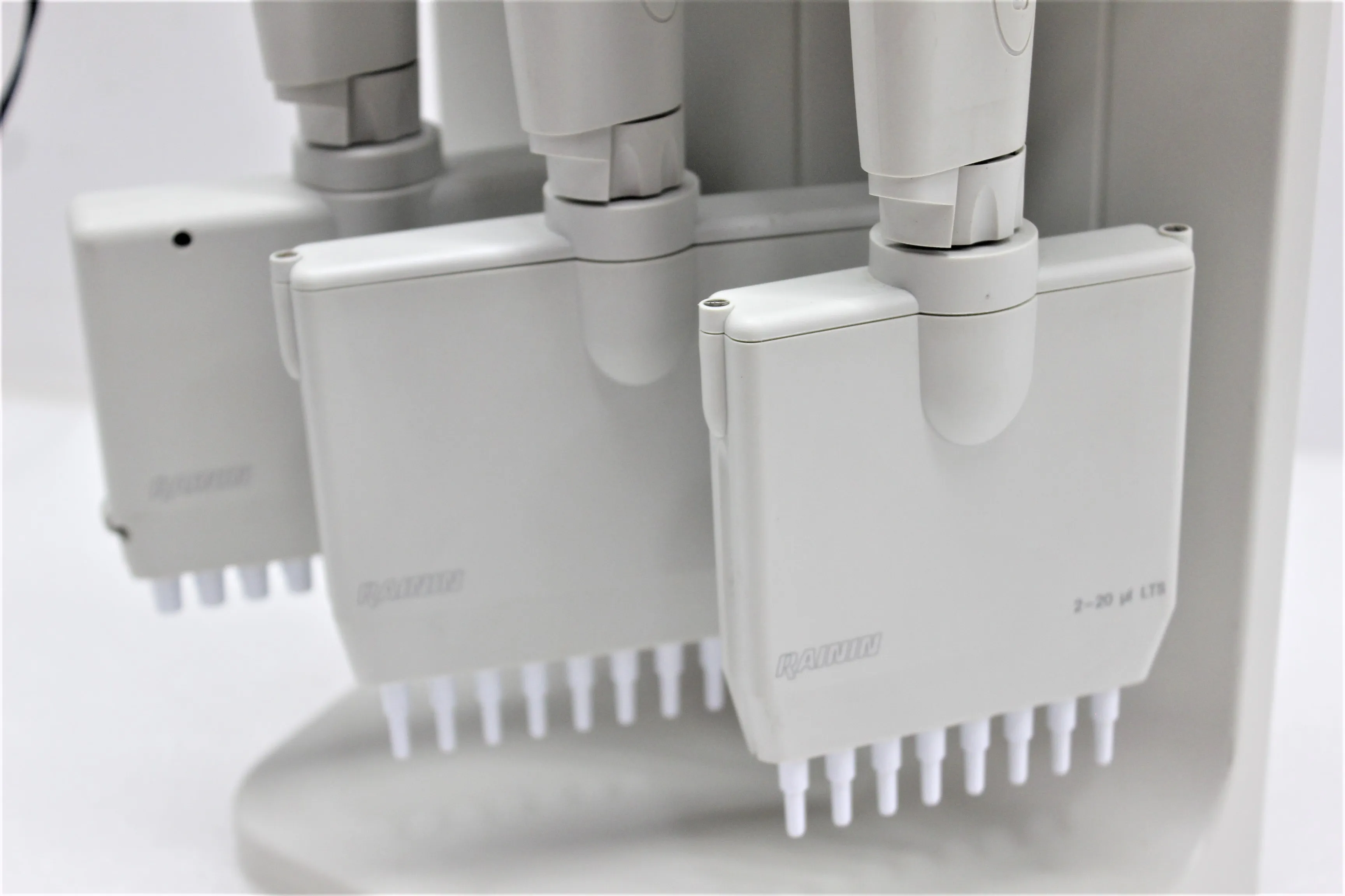 Rainin E3 Rapid Charge Stand with Multichannel Pipettes