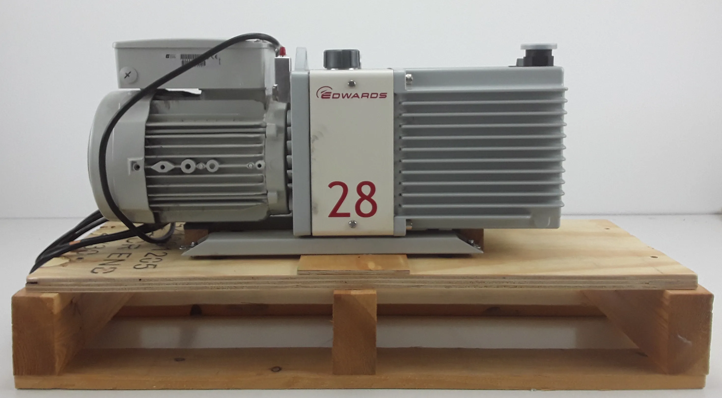 Edwards 28 Rotary Vane Dual Stage Vacuum Pump E2M28