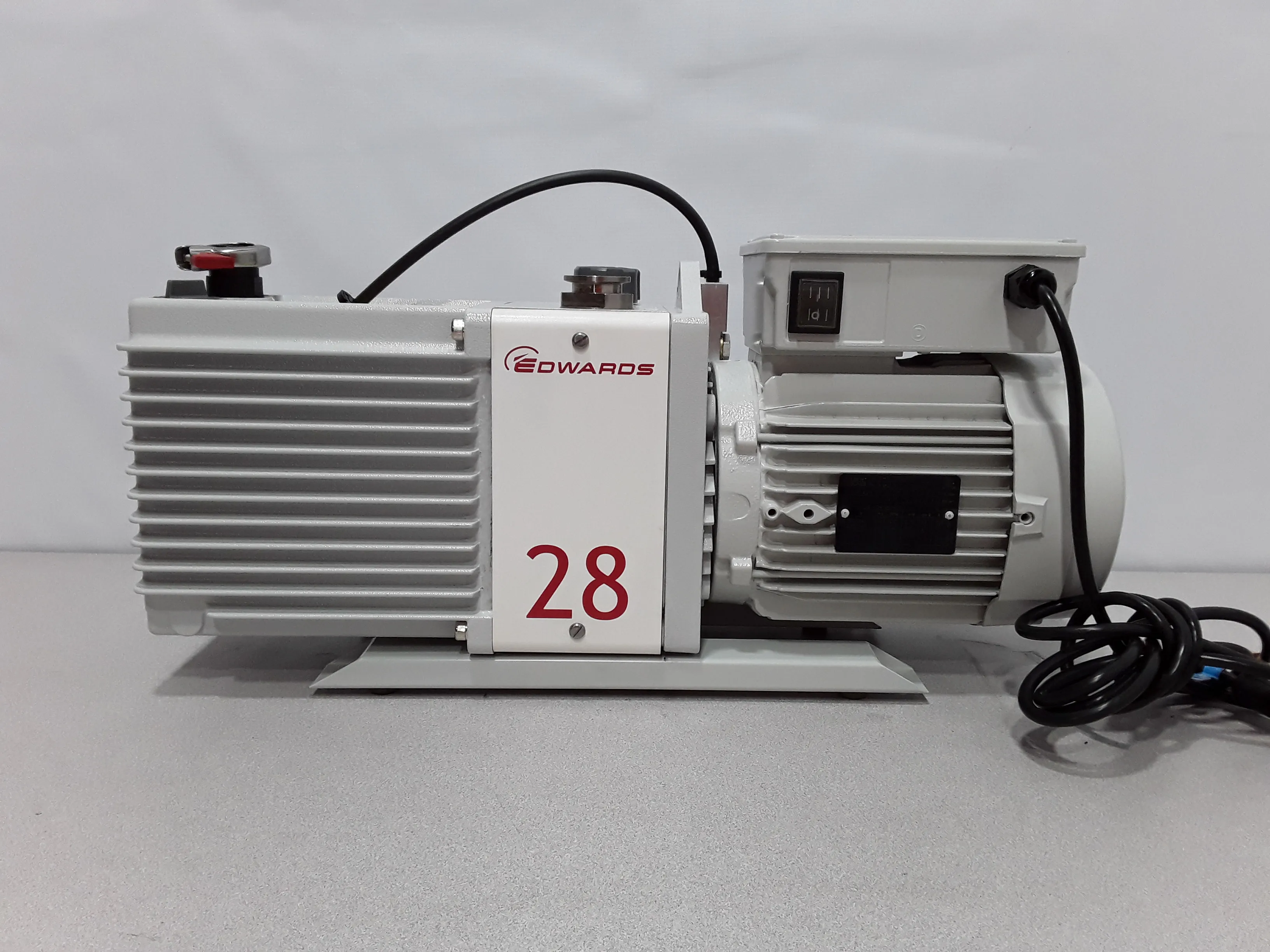 Edwards E2M28 Vacuum Pump 220V 50Hz/60Hz