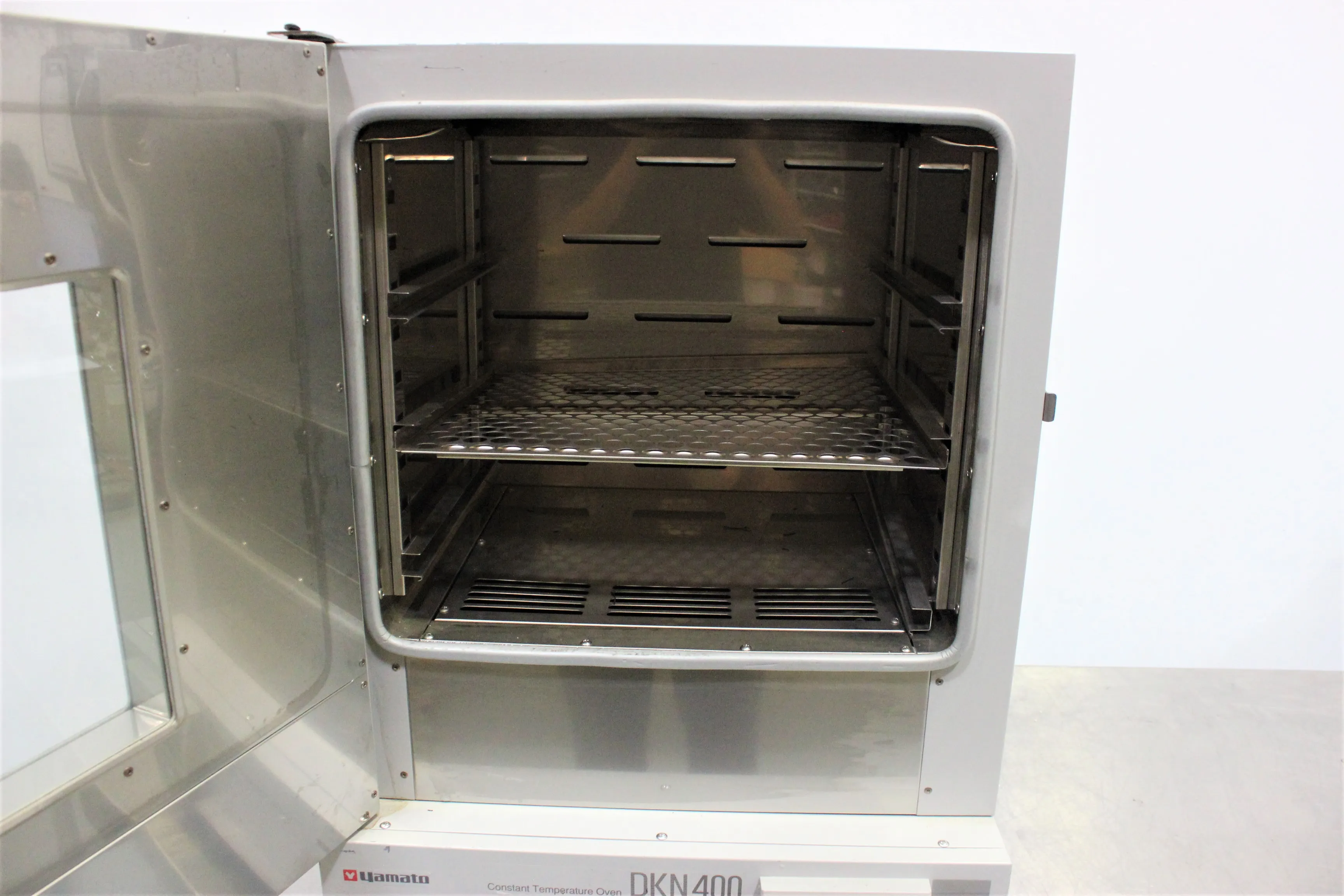 YAMATO Constant Temperature Oven DKN400