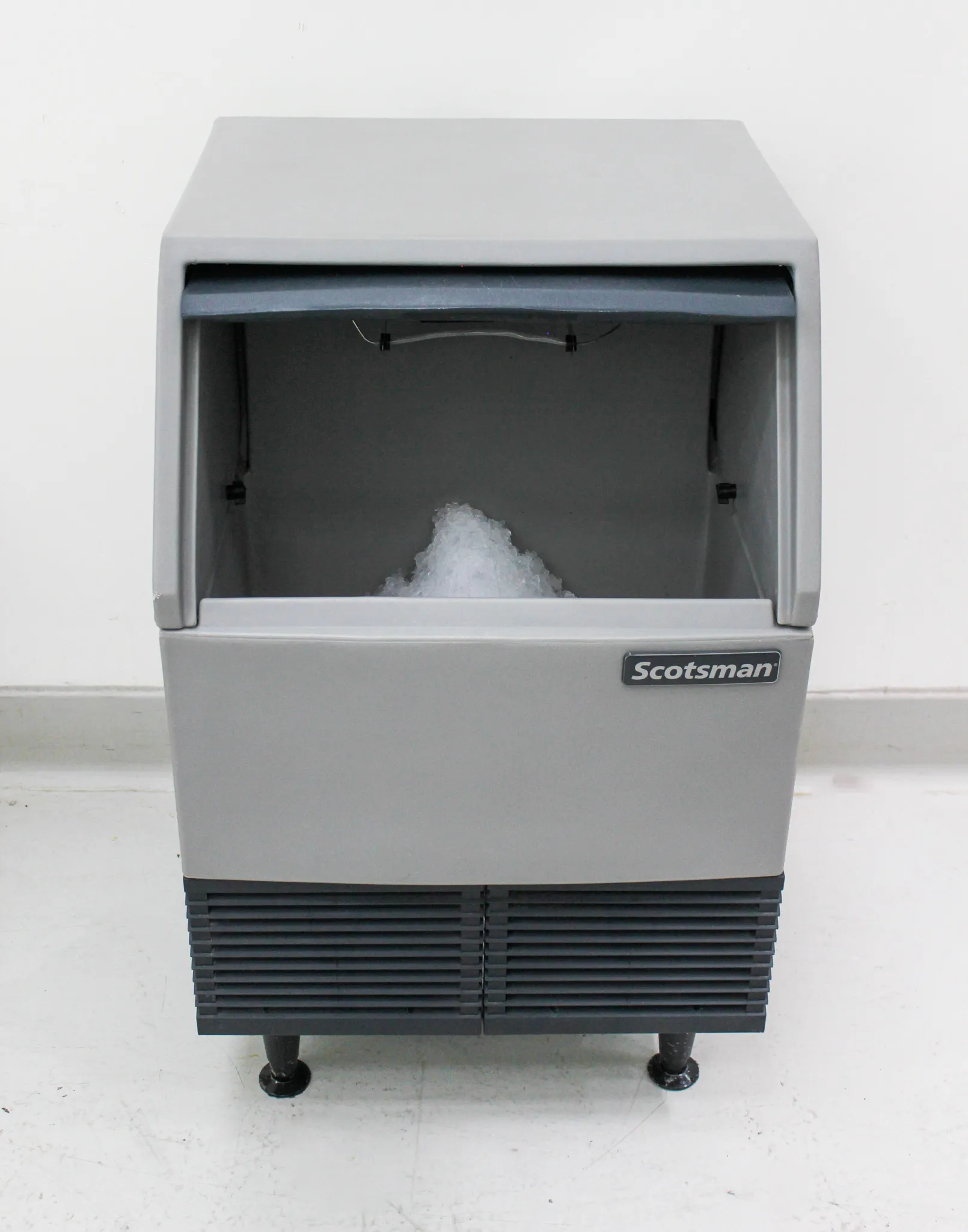 Scotsman Air Cooled Under counter Flake Ice Maker AFE424A-1A