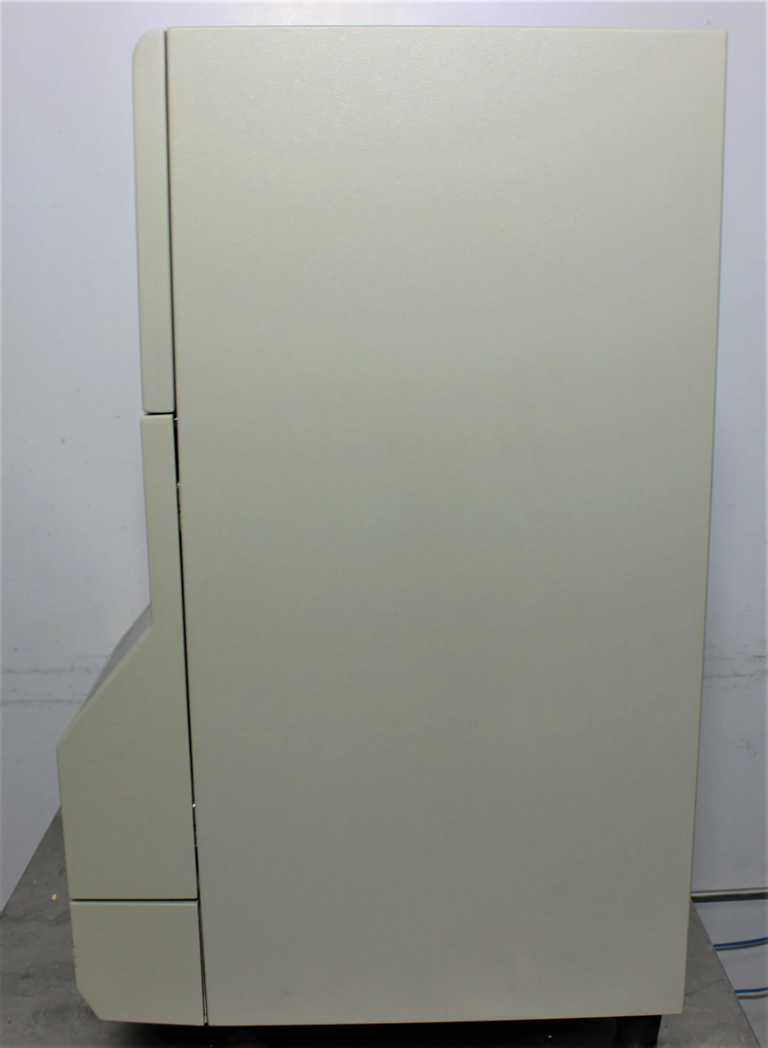 Perkin Elmer 310-3 Genetic Analyzer