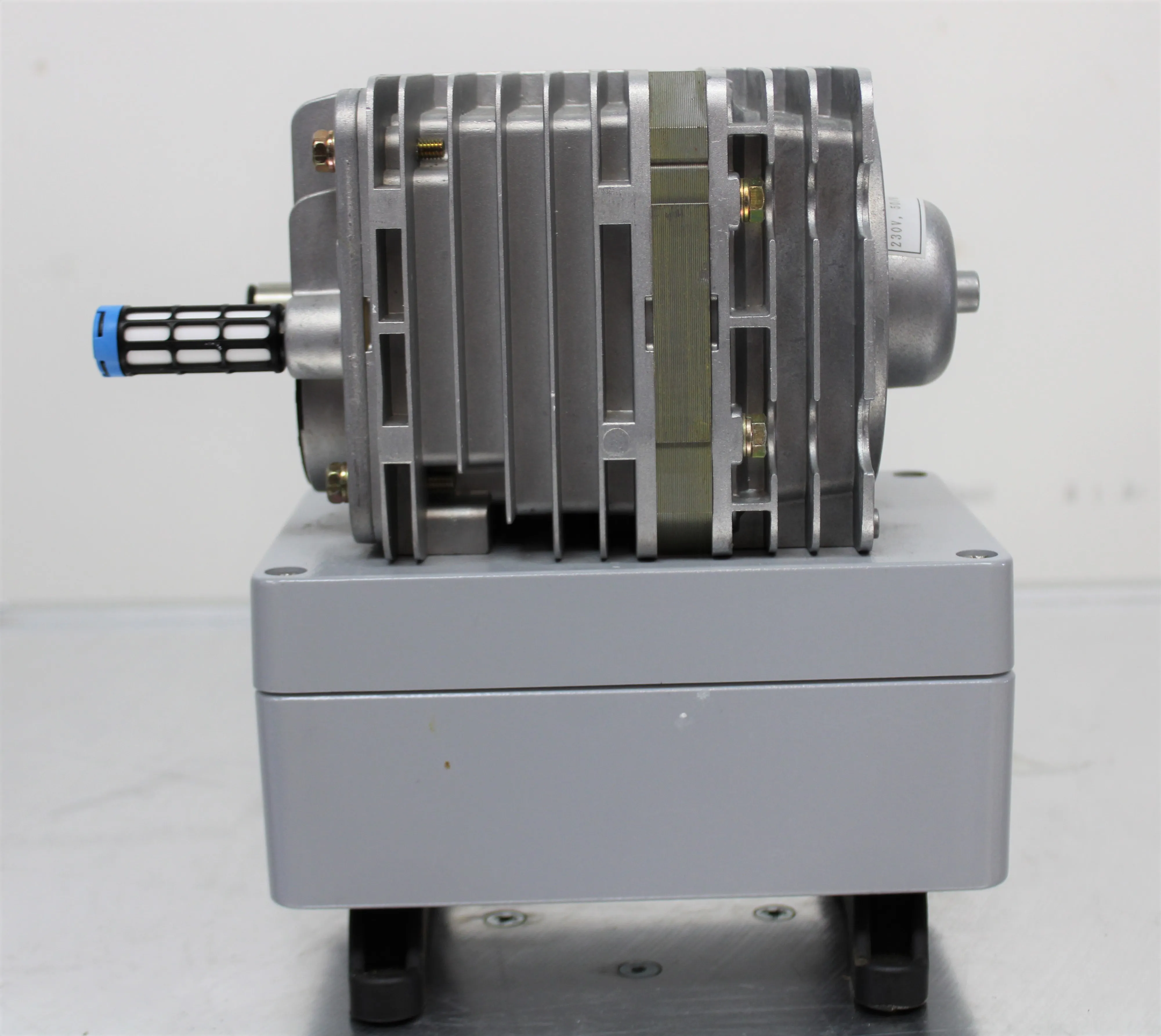 Nitto Kohki Vacuum Pump VP0940-V1036-P1-1411 with EU-PLUG