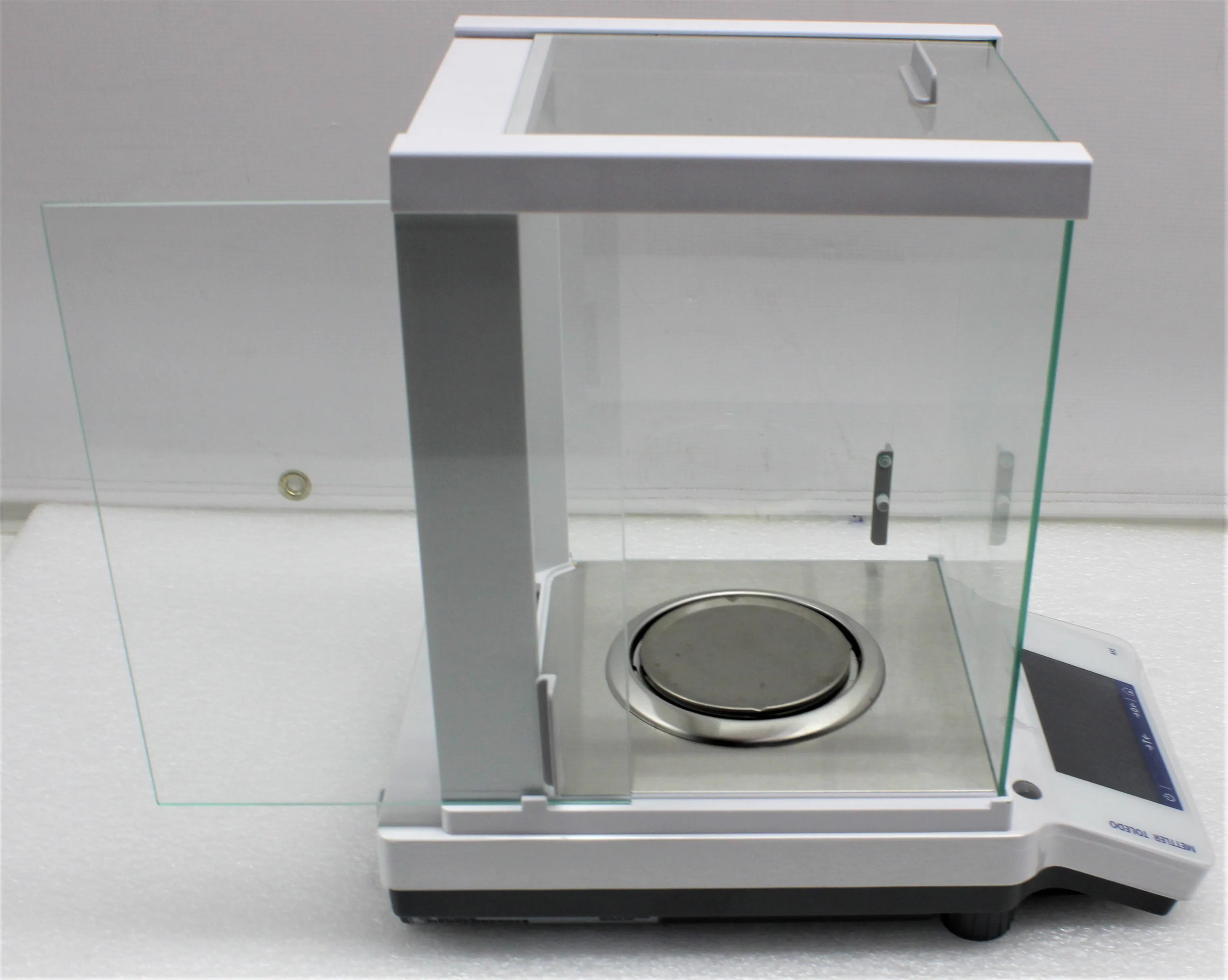 Mettler-Toledo ME104TE Laboratory Analytical Balance Scale 120g Capacity 0.1mg Readability