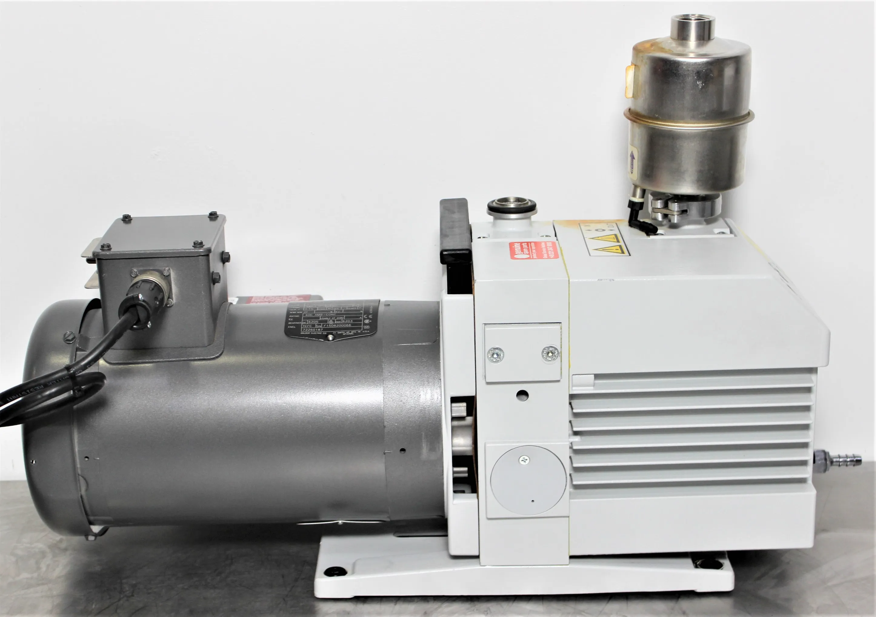 Leybold Trivac Rotary Vane Pump D16B with Low Noise and High Energy Efficiency