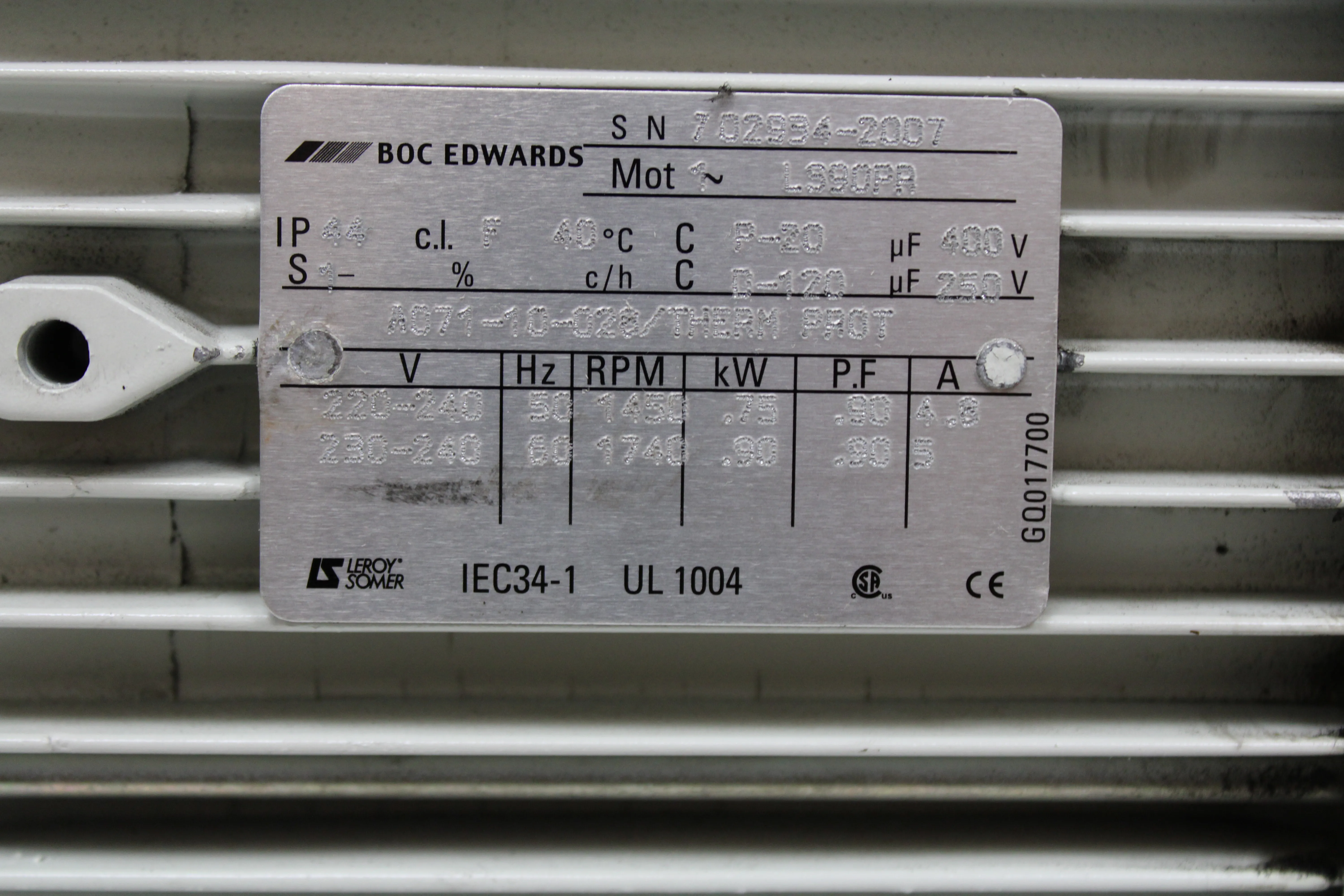 Edwards E2M28 Oil-Sealed Rotary Vacuum Pump 230V 50/60Hz