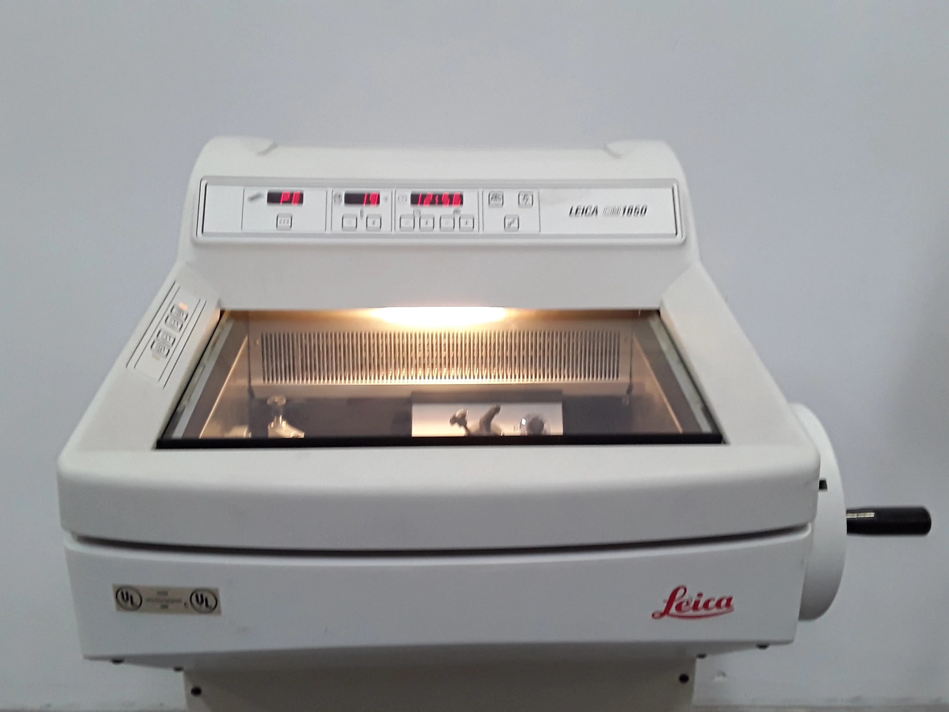 LEICA CM 1850-3-1 Cryostat - Used Laboratory and Medical Equipment