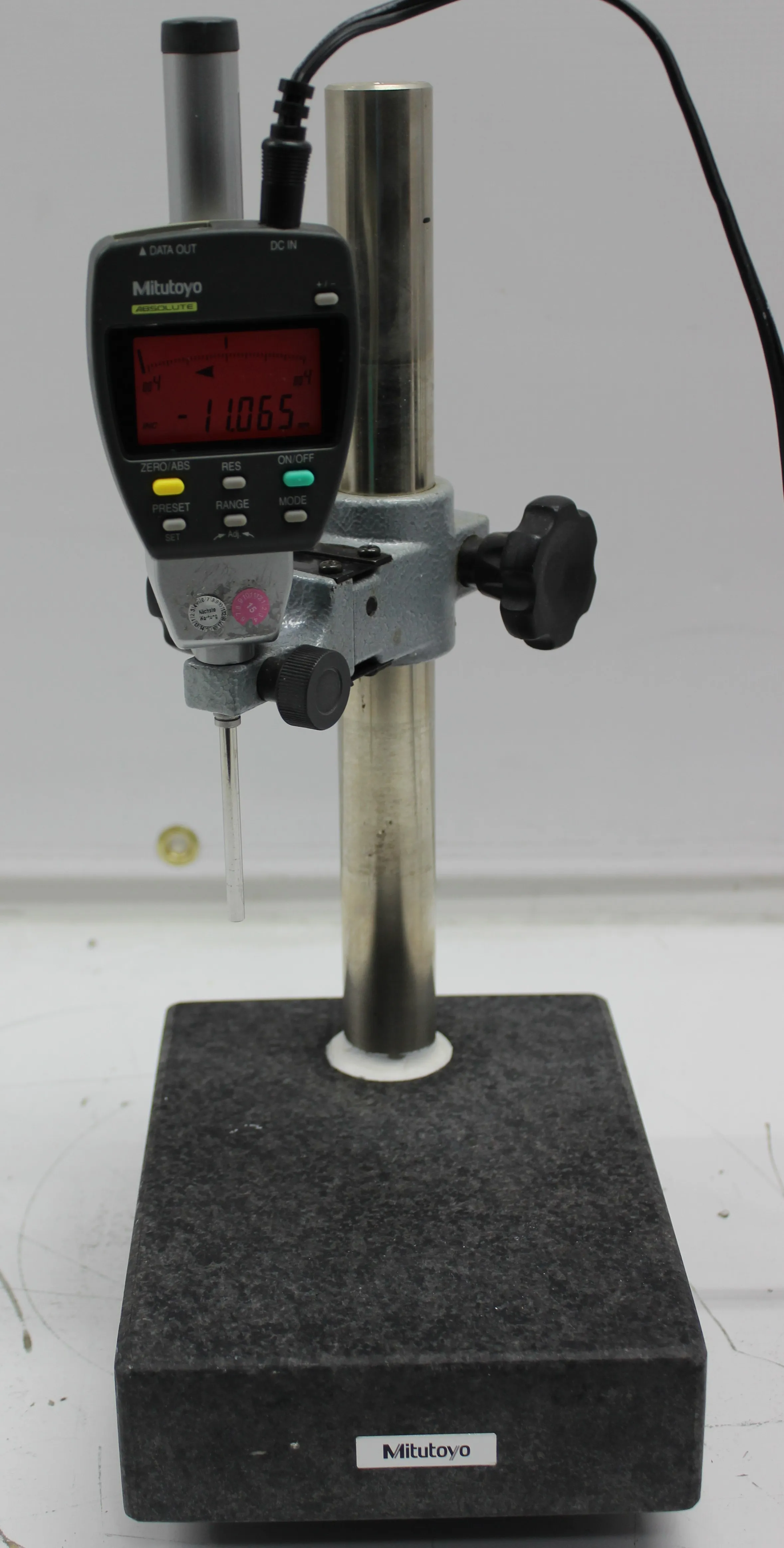 Mitutoyo Granite Comparator Stand 215-151 w/ Electronic Digital Indicator