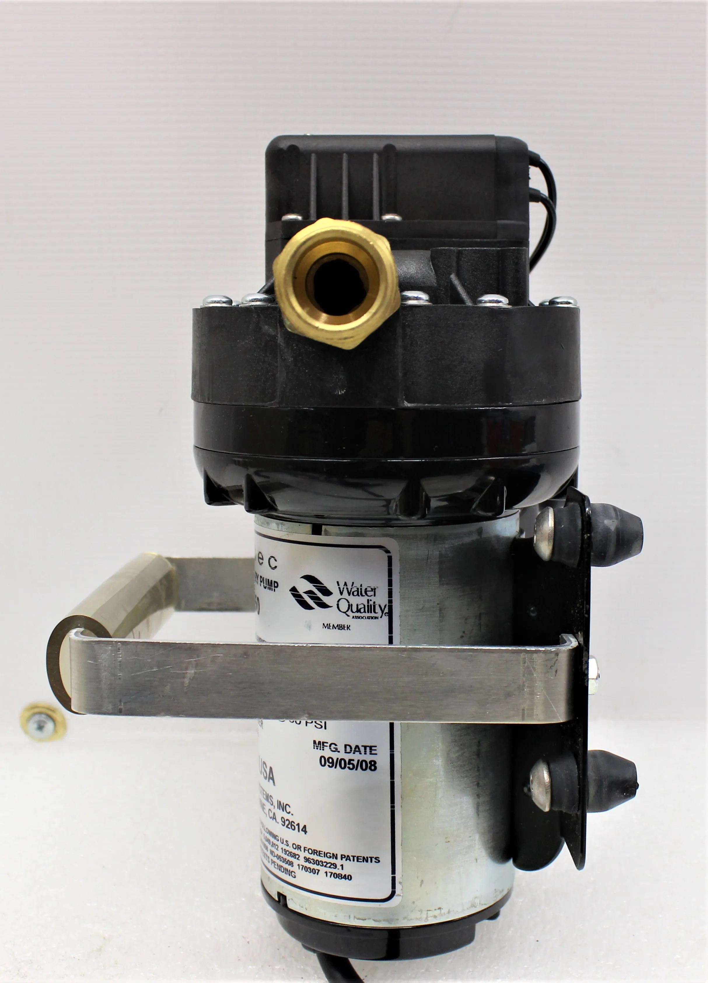 Aquatec 55131E01-J606FB Diaphragm Pump for Laboratory Use