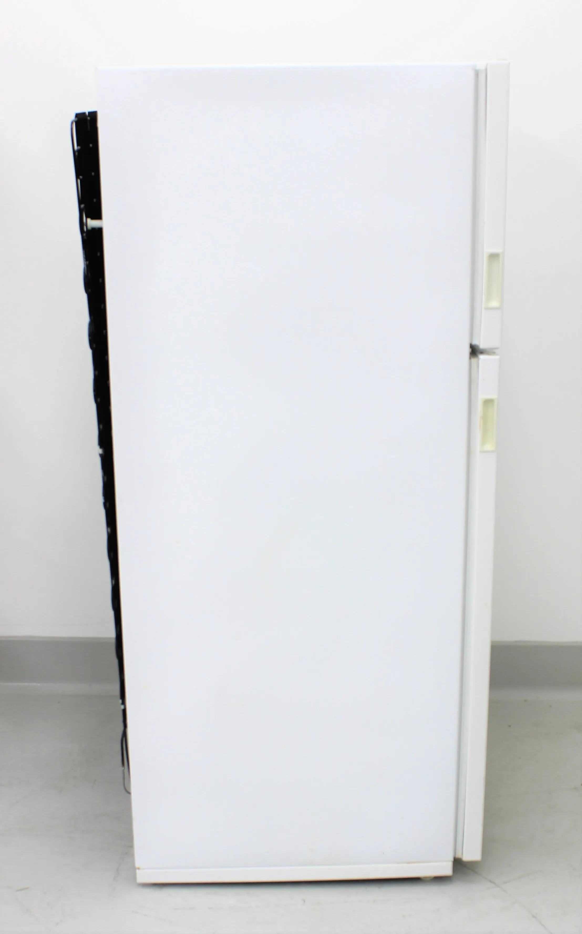 Kirkland ST14CKXSQ00 18.0 cu. ft. Refrigerator with Top Freezer - Used