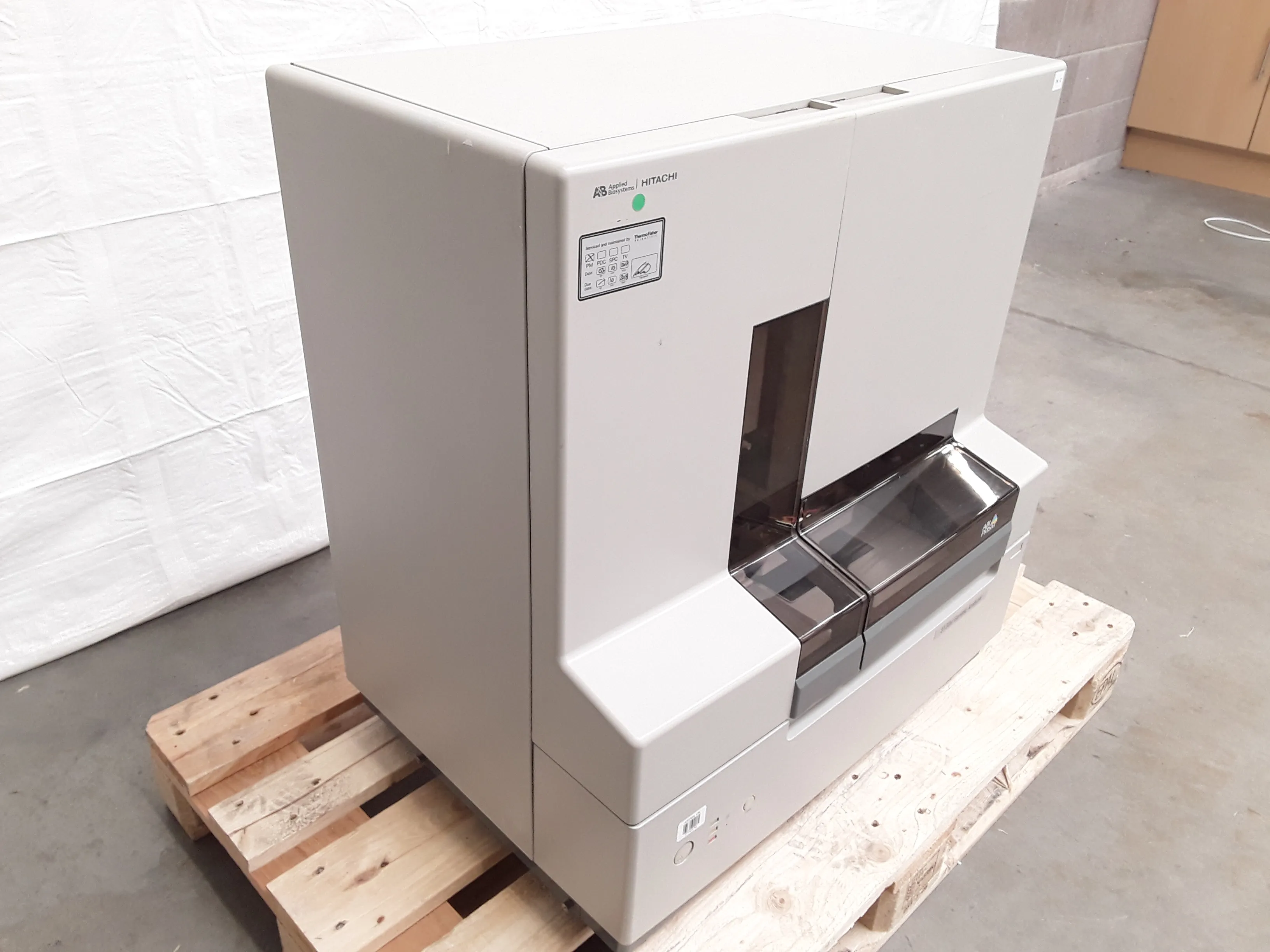 Applied Biosystems / Hitachi 3130xl Genetic Analyzer