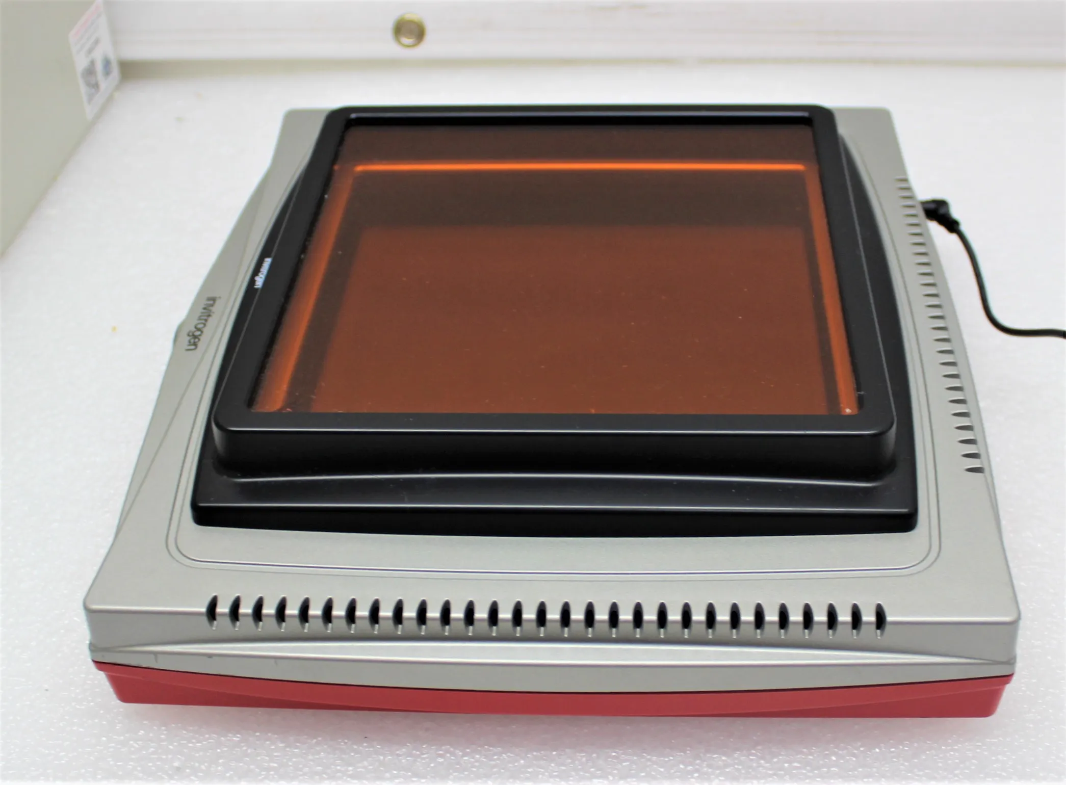 Invitrogen Safe Imager 2.0 Blue-Light Transilluminator G6600 120V/220V Used 30-Day Warranty