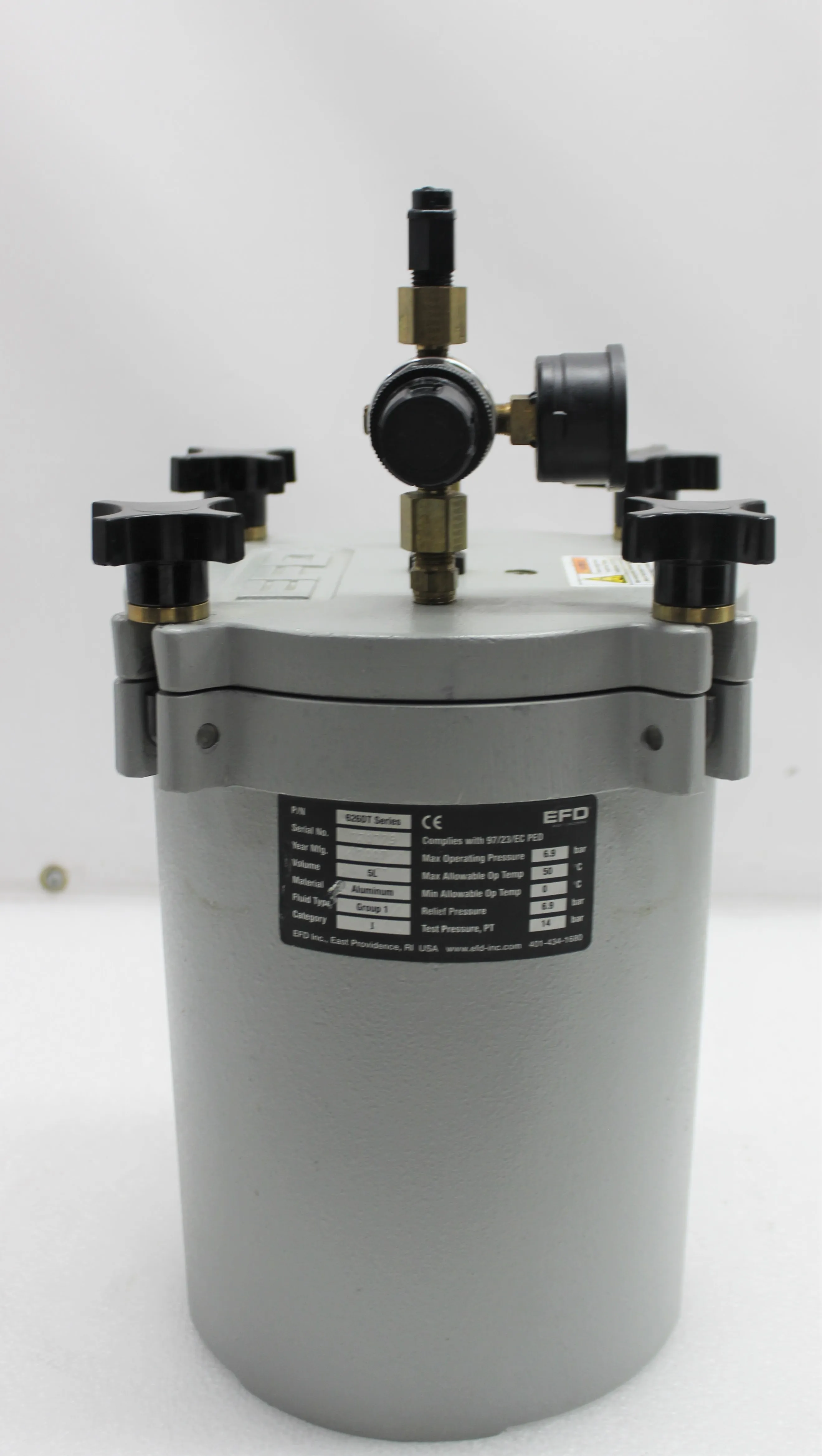 EFD 626DT Series Precision Regulator/Digital Gauge Tank Reservoirs