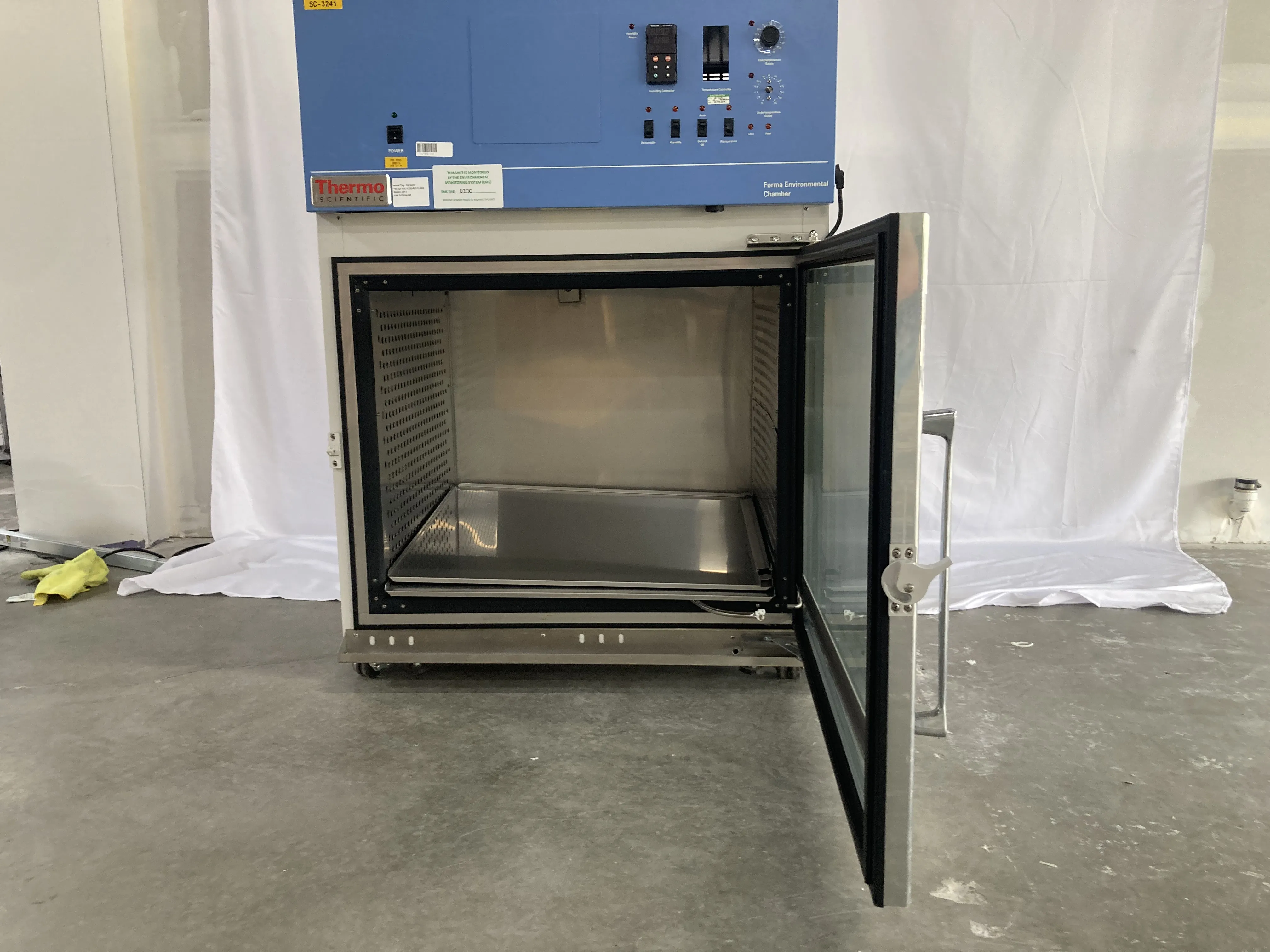 Thermo Fisher 3911 Environmental / Stability Chamber