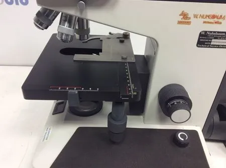 Leitz Leica Diaplan 020-437.035 Microscope with 2 Eye Pieces & 4 Objective Lenses