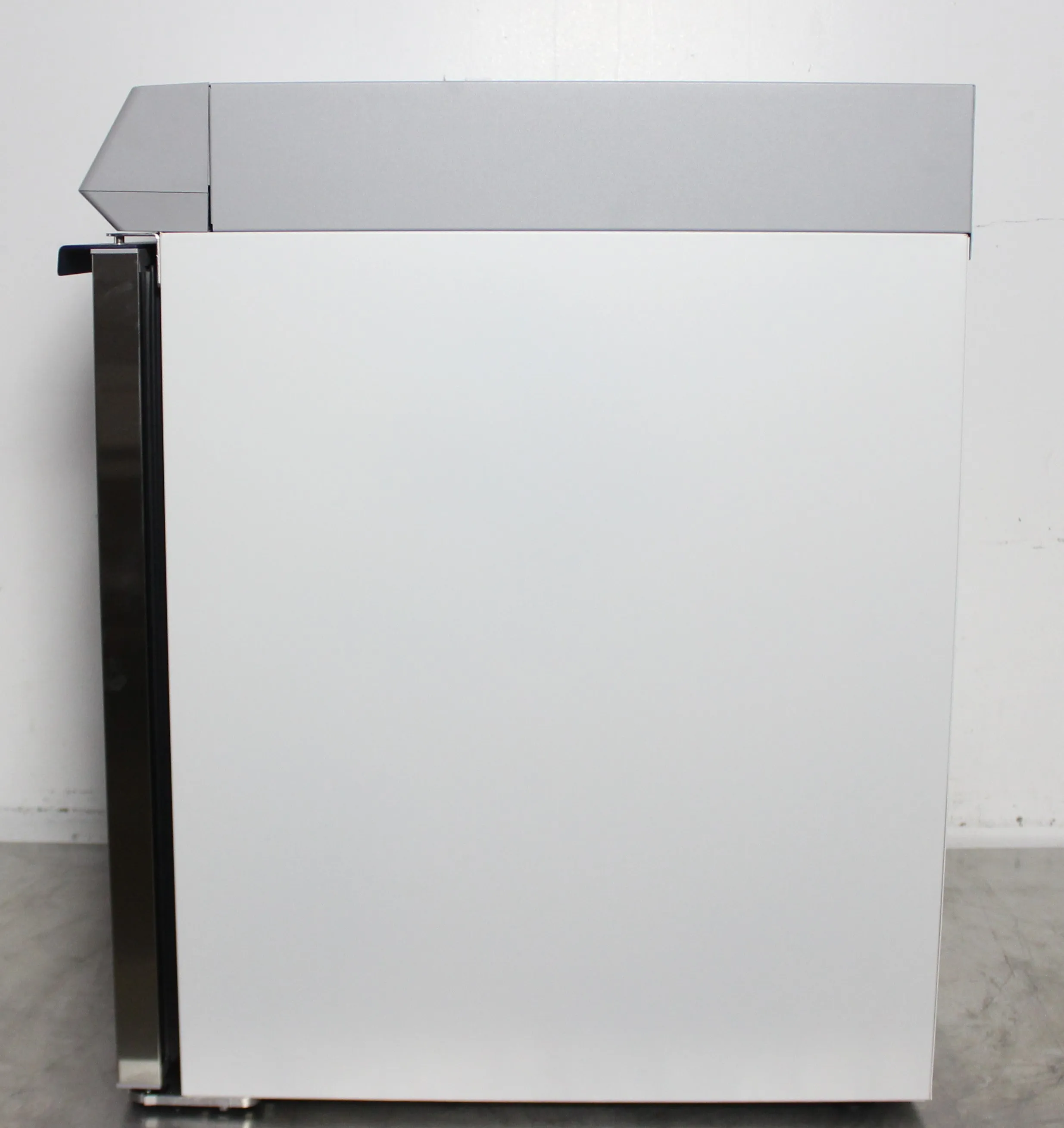 Thermo Scientific TSX505GA High Performance Undercounter Refrigerator with Glass Door