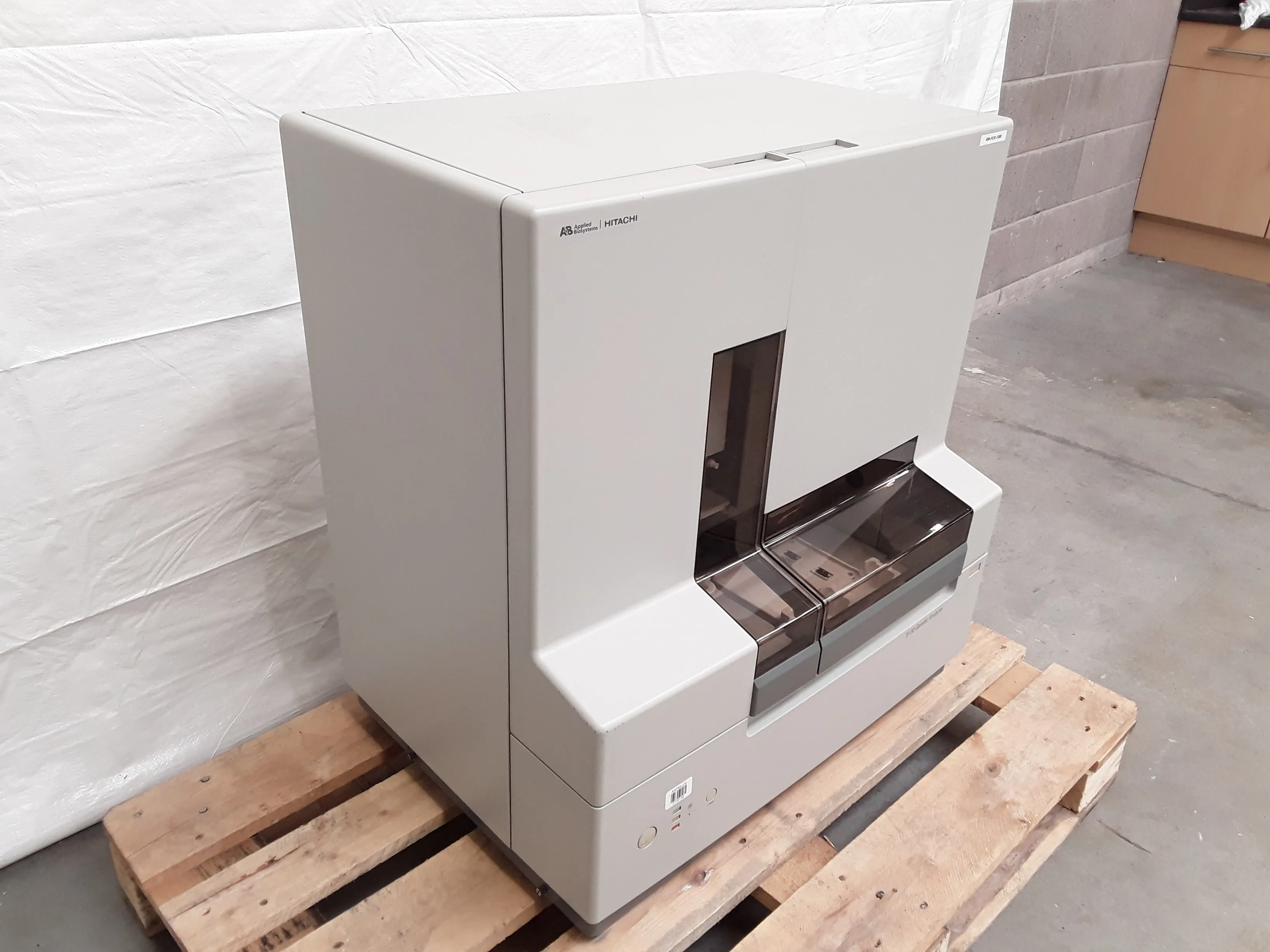 Applied Biosystems / Hitachi 3130 Genetic Analyzer