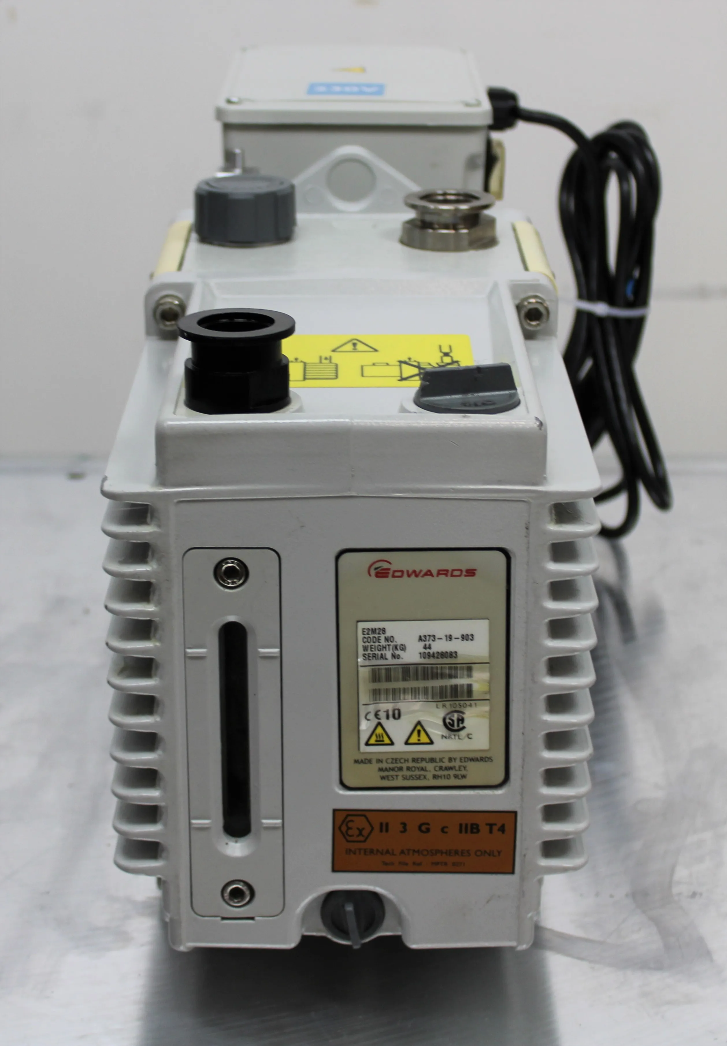 Edwards E2M28 Oil-Sealed Rotary Vacuum Pump 230V 50Hz/60Hz