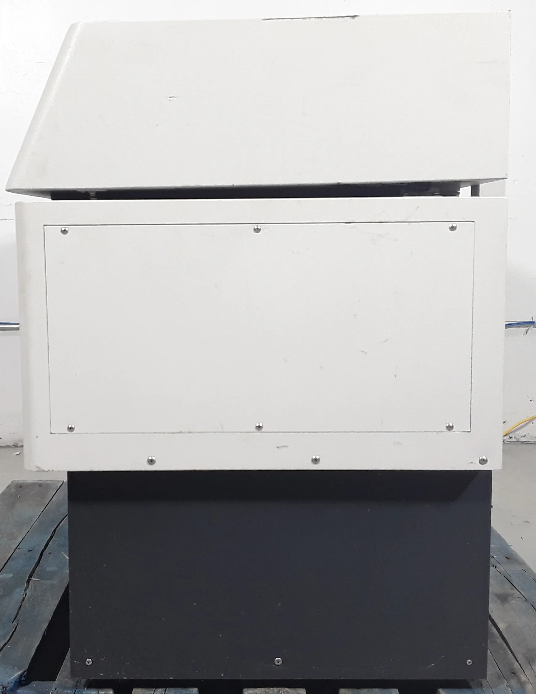 Used New Brunswick 4300 Shaker Incubator Shaker 120V/220V 50Hz/60Hz with 30-Day Warranty, 100% Parts and Labor