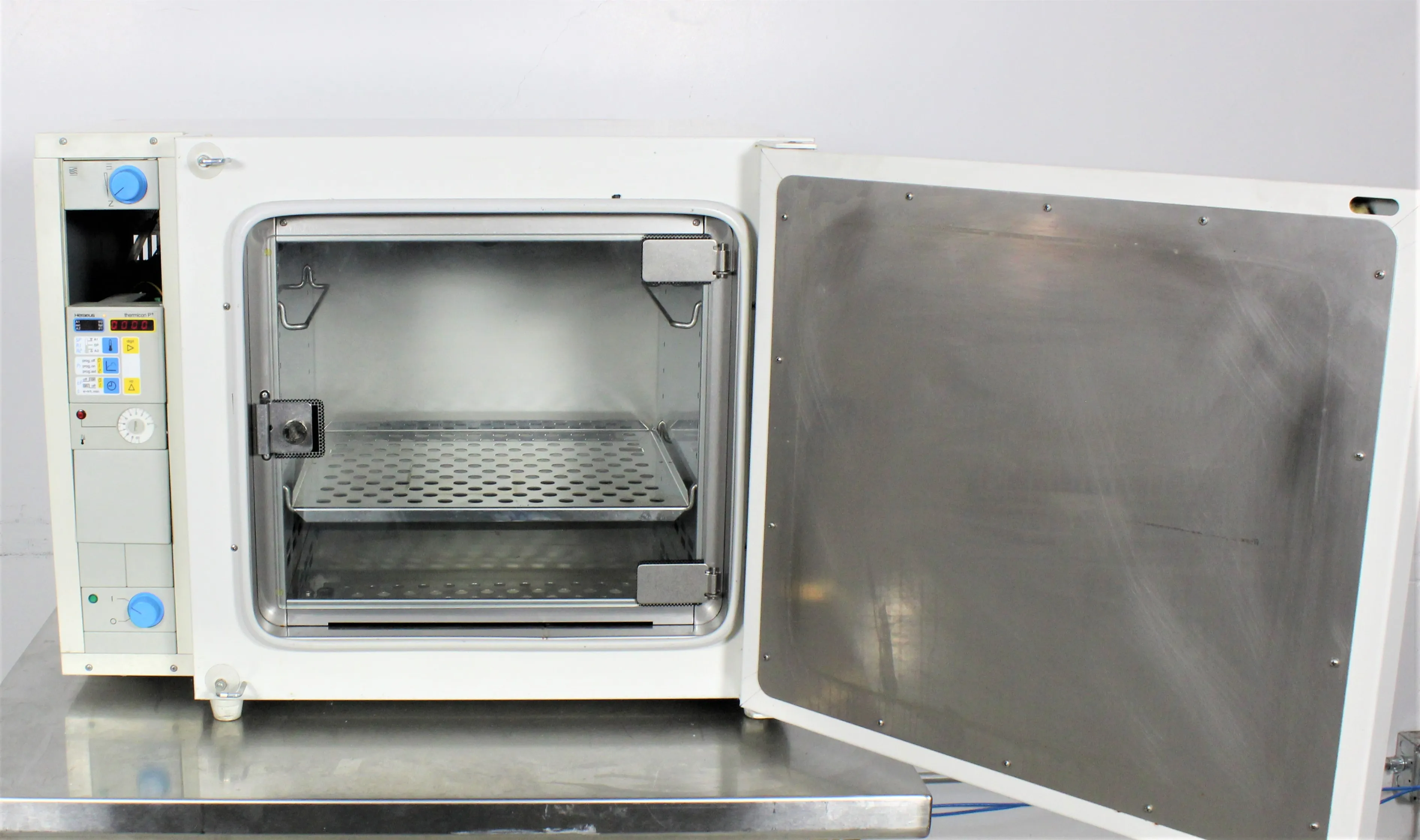 Heraeus B 6060 CO2 Incubator for Laboratory and Research Use - Needs Repairs - AS-IS Sale