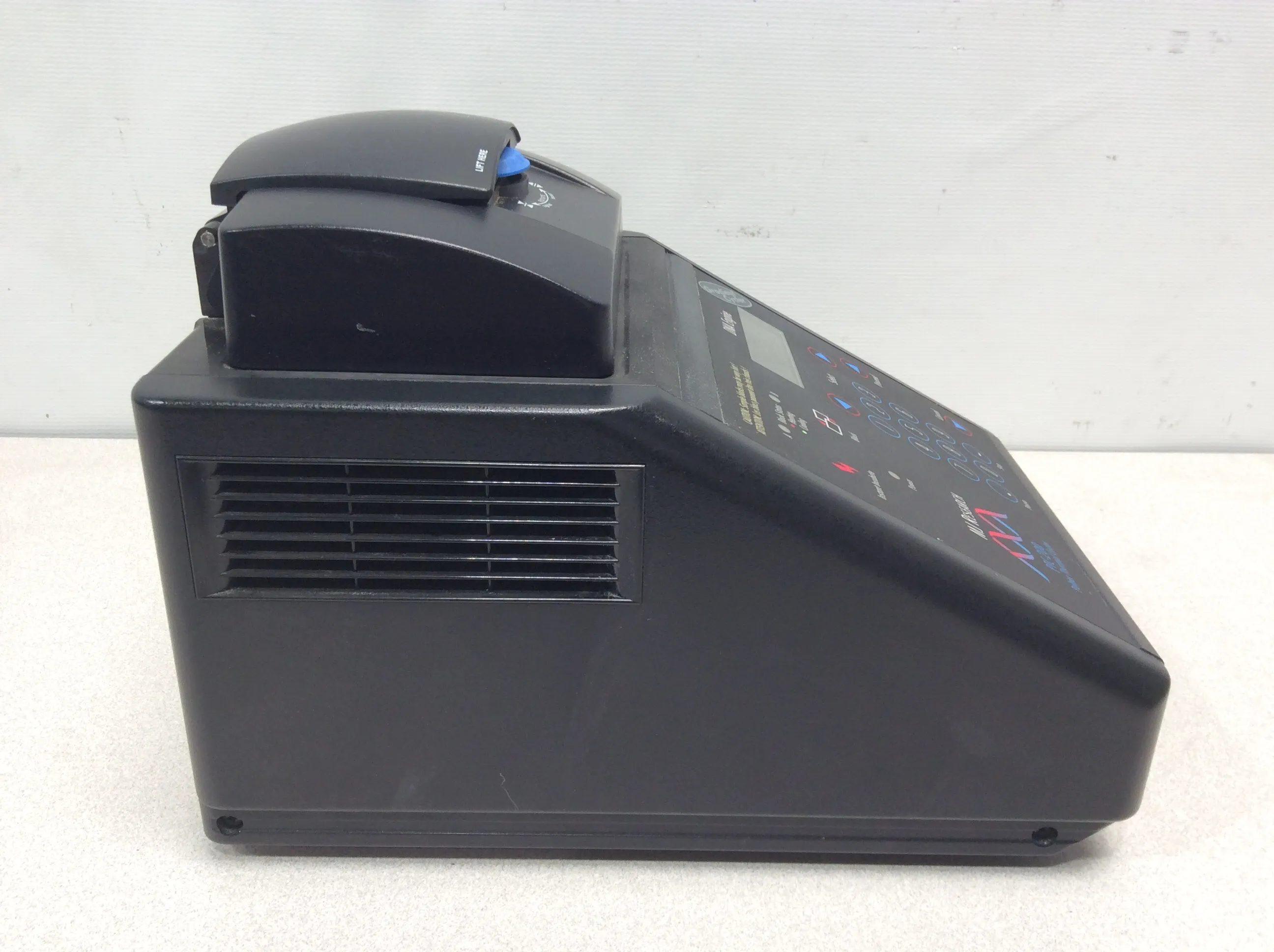 MJ Research - DNA Engine PTC-200 Peltier Thermal Cycler