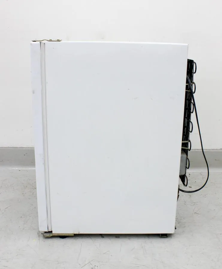 General Electric Upright Freezer model: FP5DXARWH