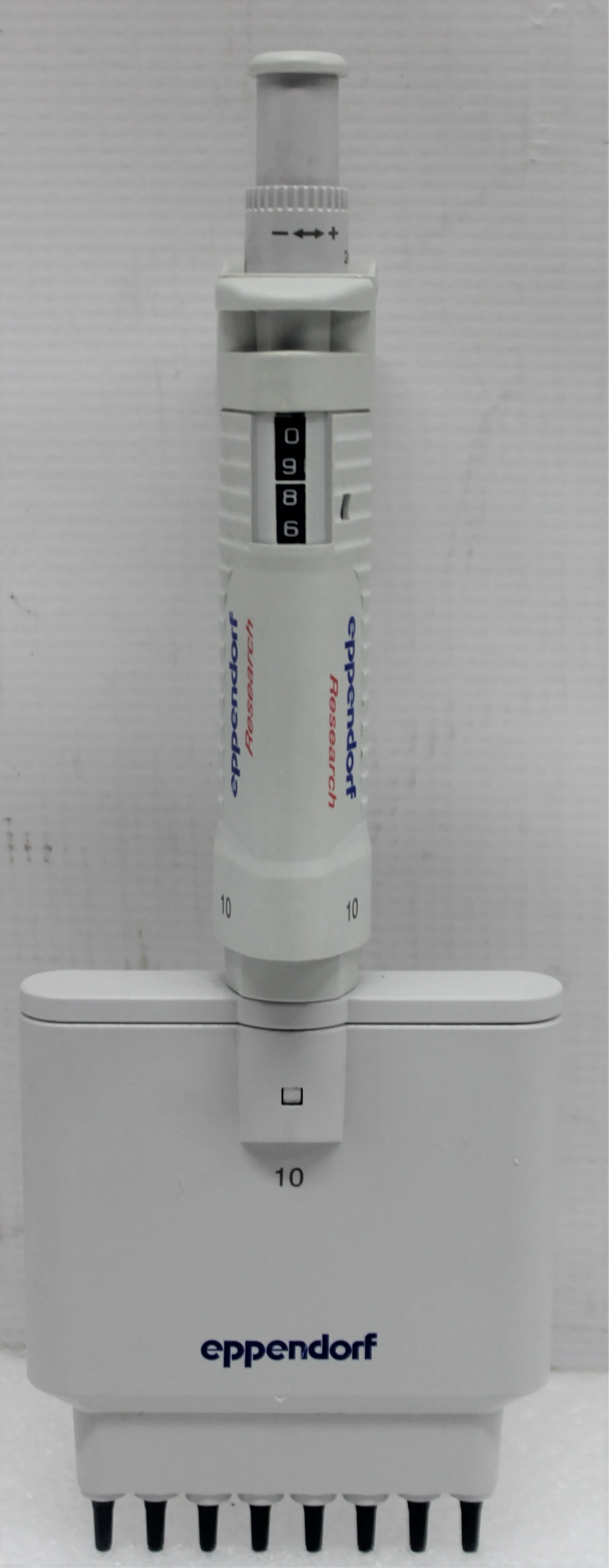 Eppendorf 8-Channel Multichannel Pipette 0.5-10 uL