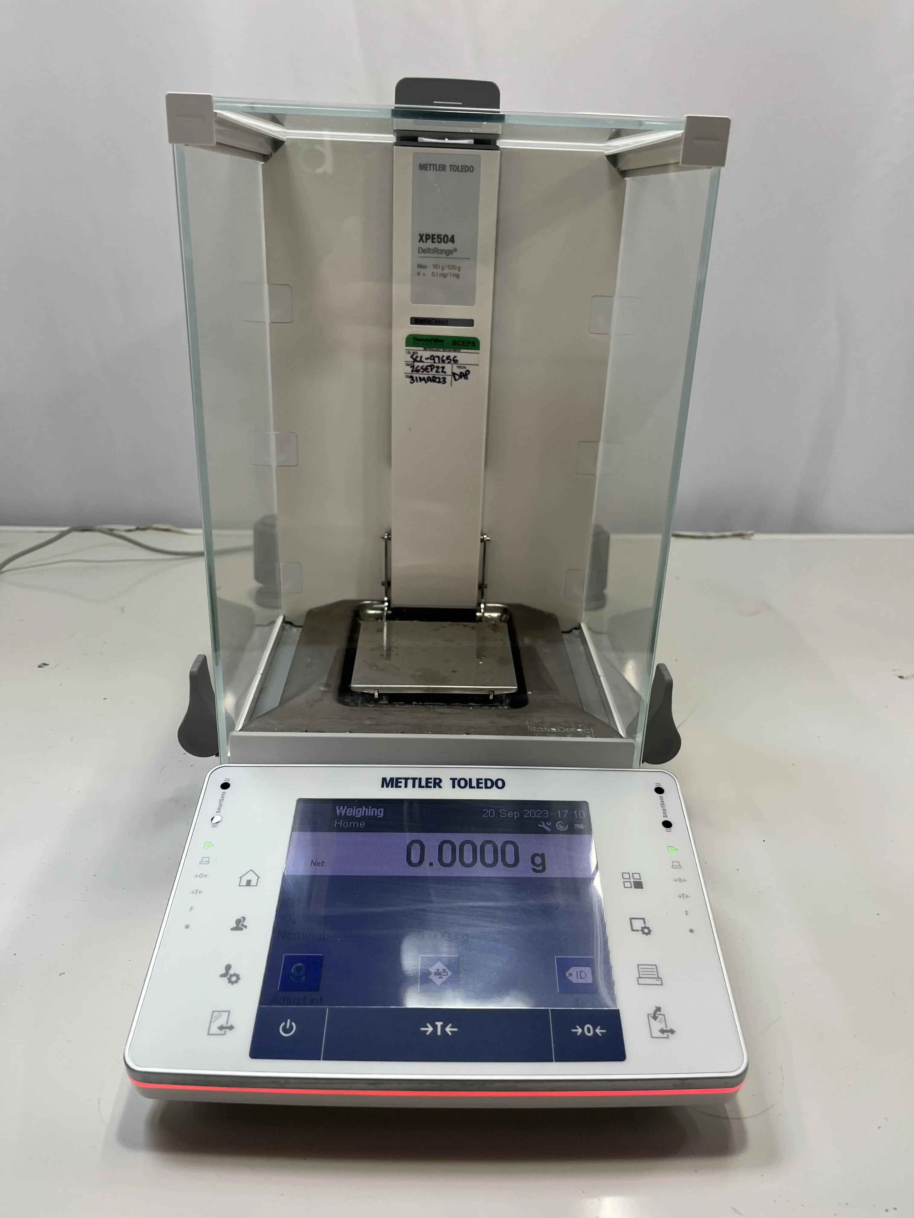 Mettler Toledo Analytical Balance XPE504 - Used Lab Equipment 220g/121g x 0.00001g/0.0001g Internal Calibration 120V