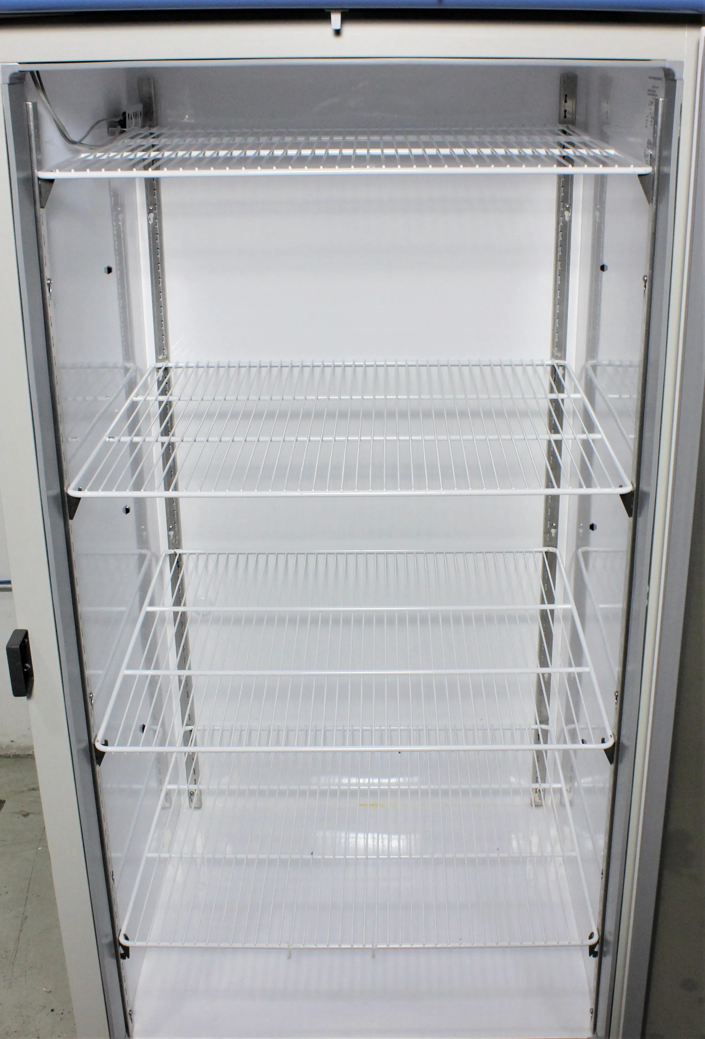 Thermo Scientific UGL302A Freezer