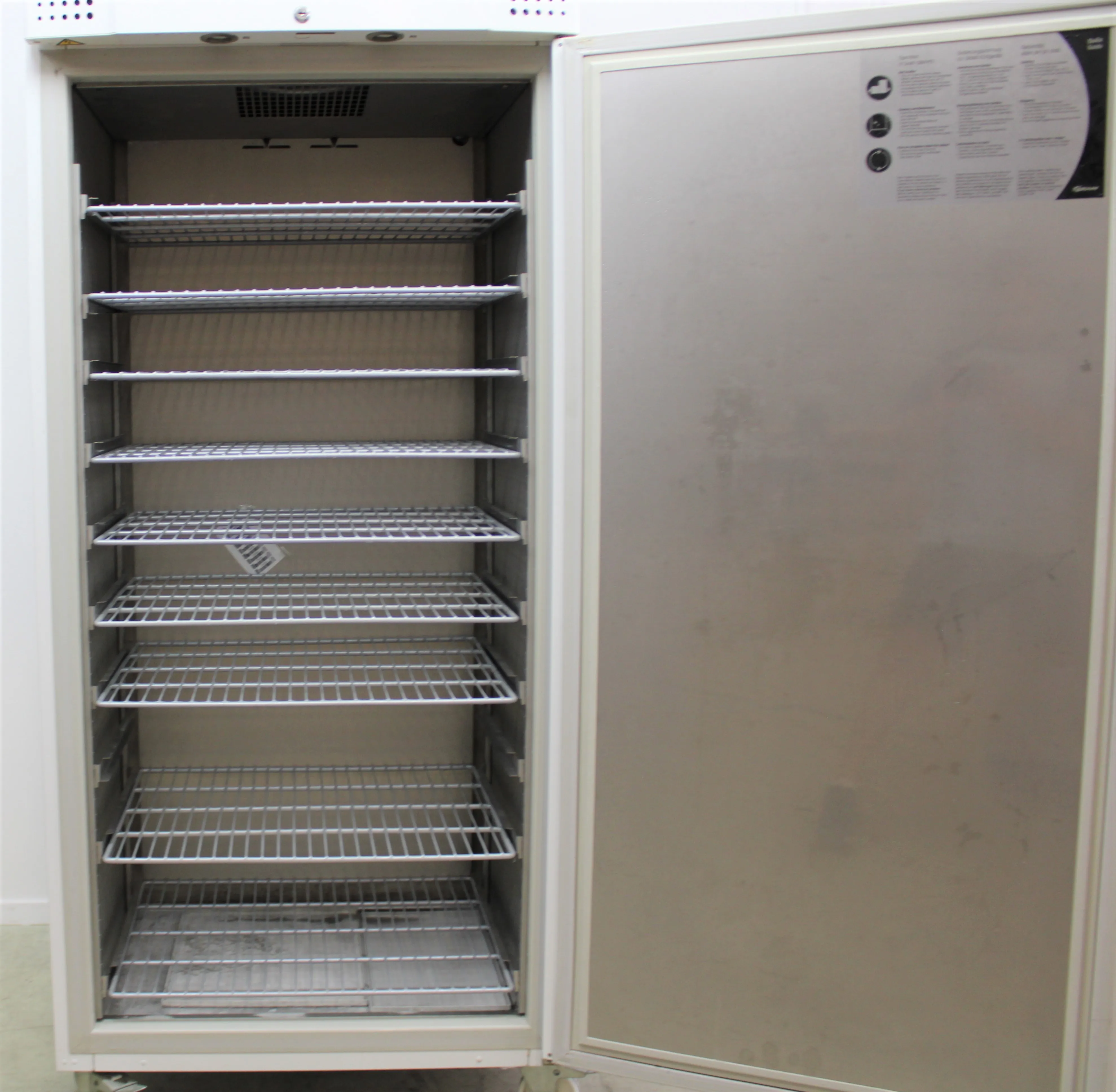 GRAM TWIN F 660 LSH C 5N -25C Freezer with 9 Shelves