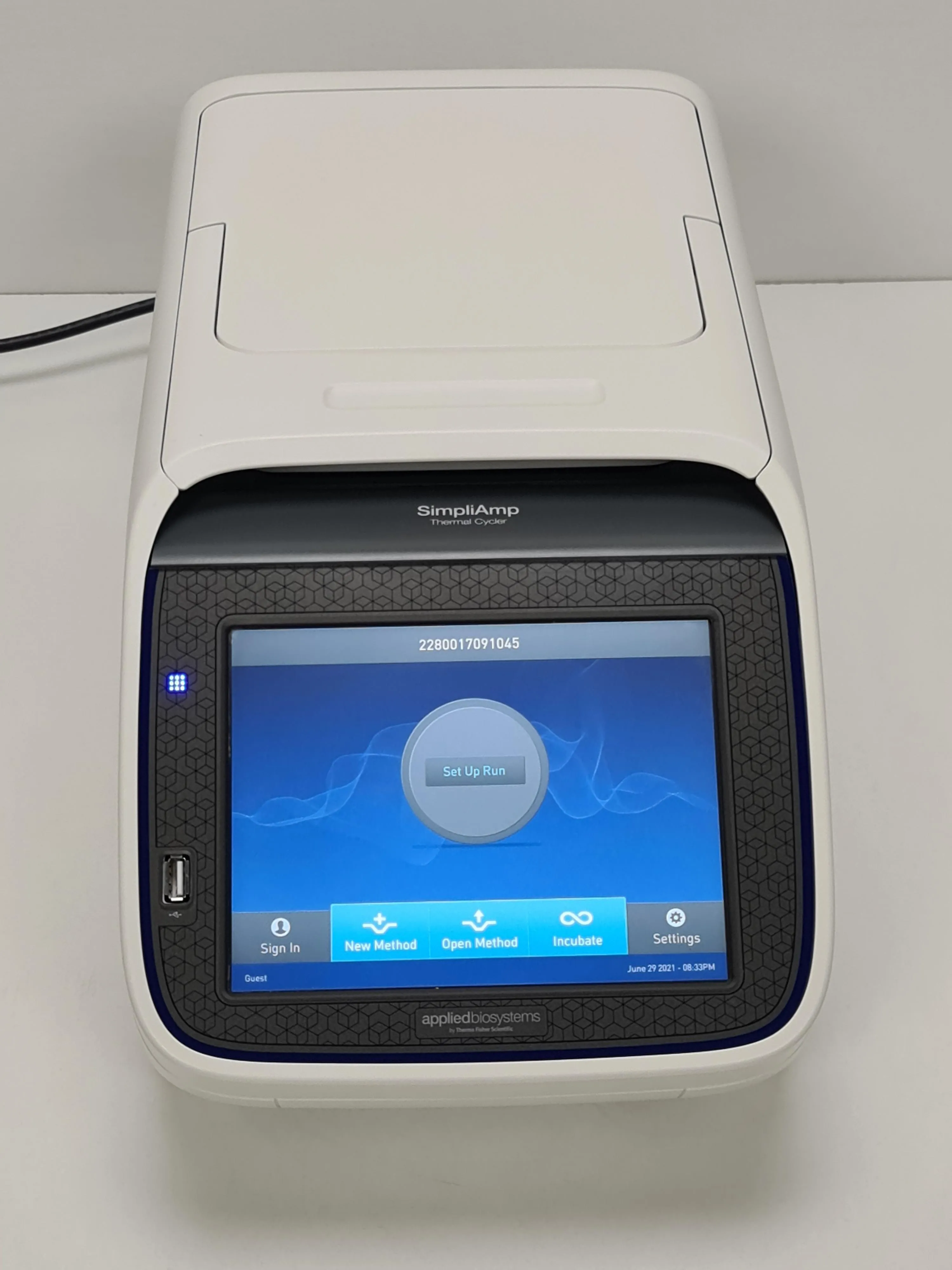 Thermo Scientific Appleid Biosystem SimpliAmp Thermal Cycler PCR 96-well 3 zones VeriFlex System