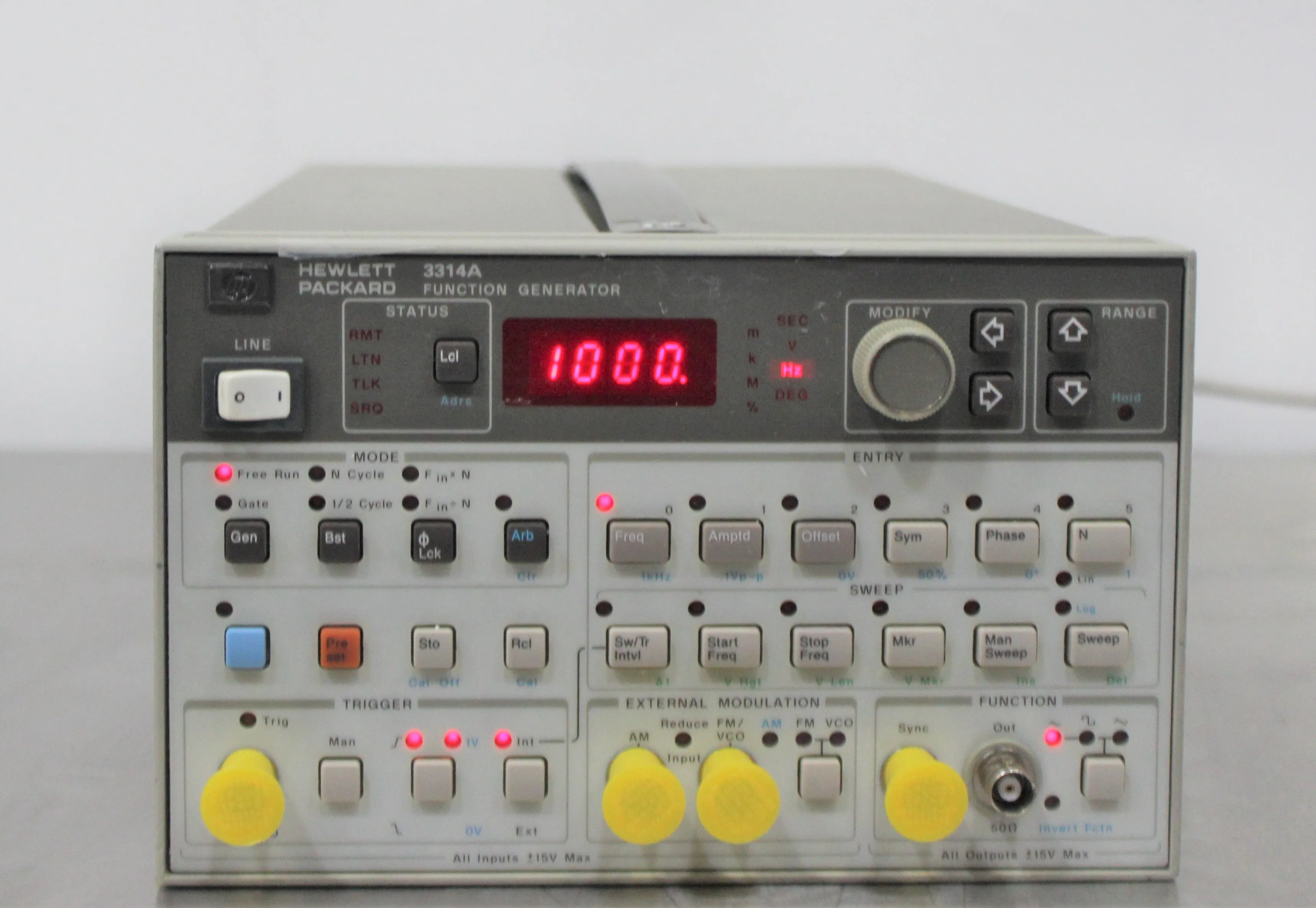 Hewlett Packard 3314A Function/Waveform Generator