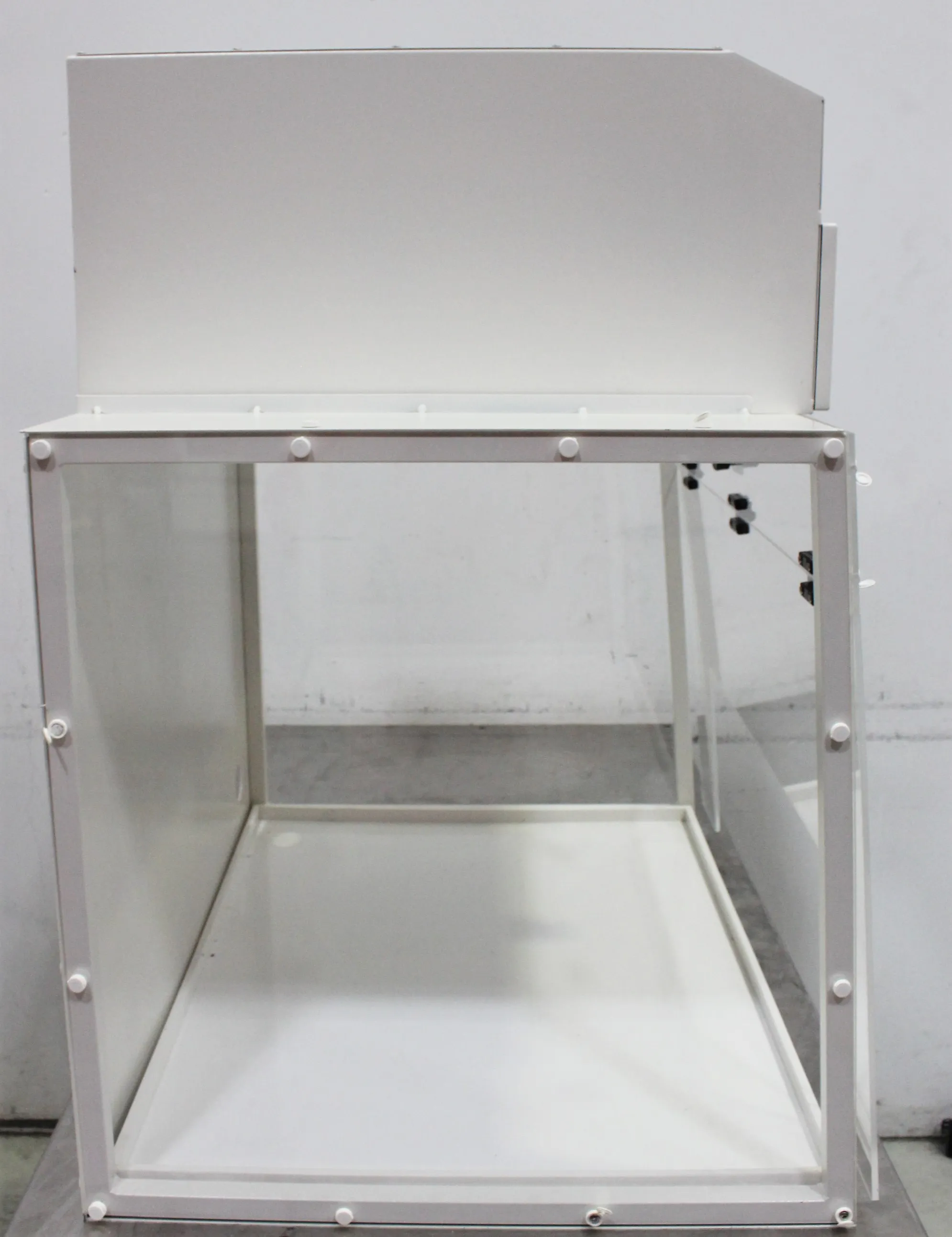 Fume Care FC-5-60.0. Class 2 Benchtop Ductless Fume Hood 120V/220V 50Hz/60Hz Used Lab Equipment