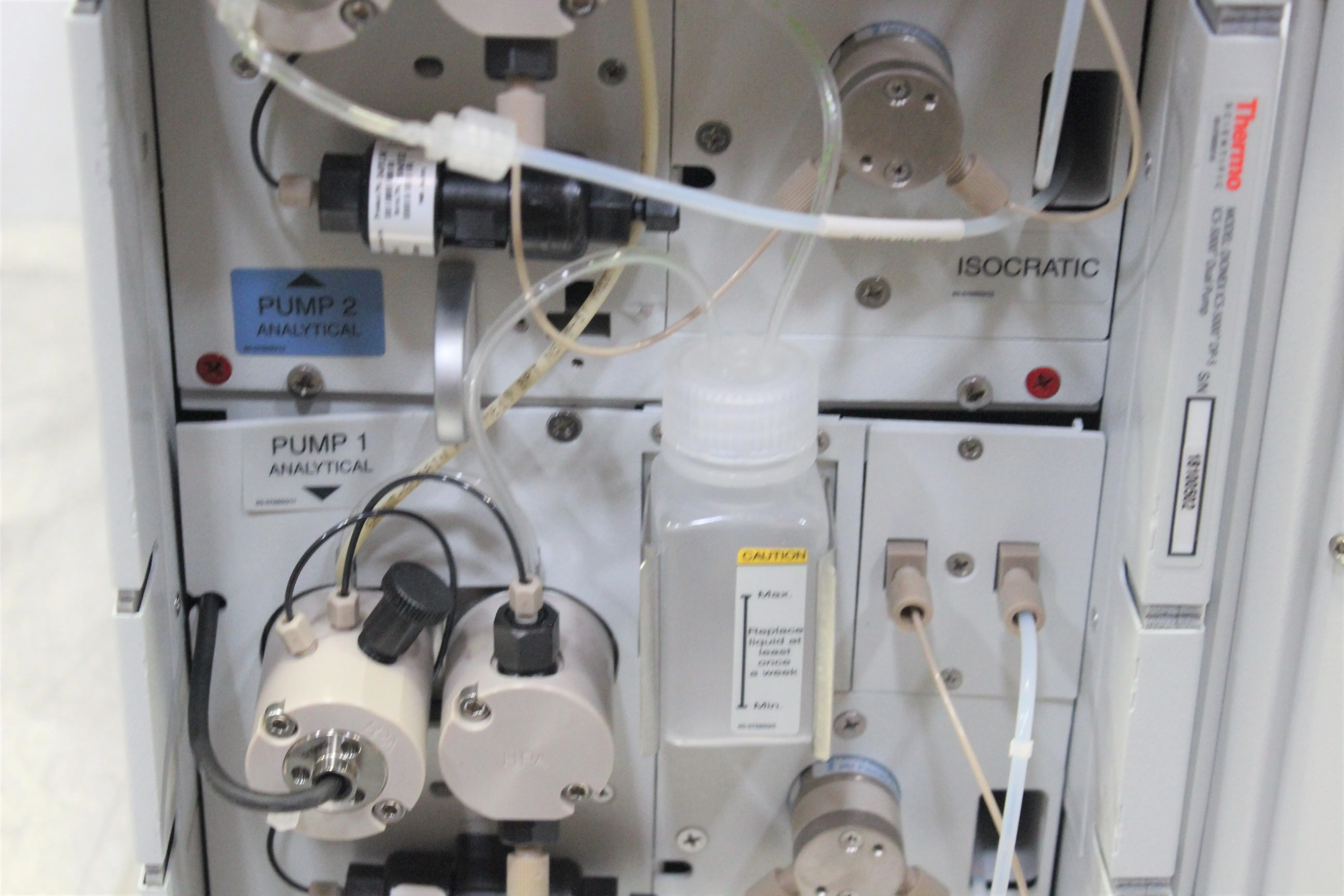 Thermo Fisher Dionex ICS-5000 DP-5 Dual Piston Pump - Needs Repairs, Severe Cosmetic Damage