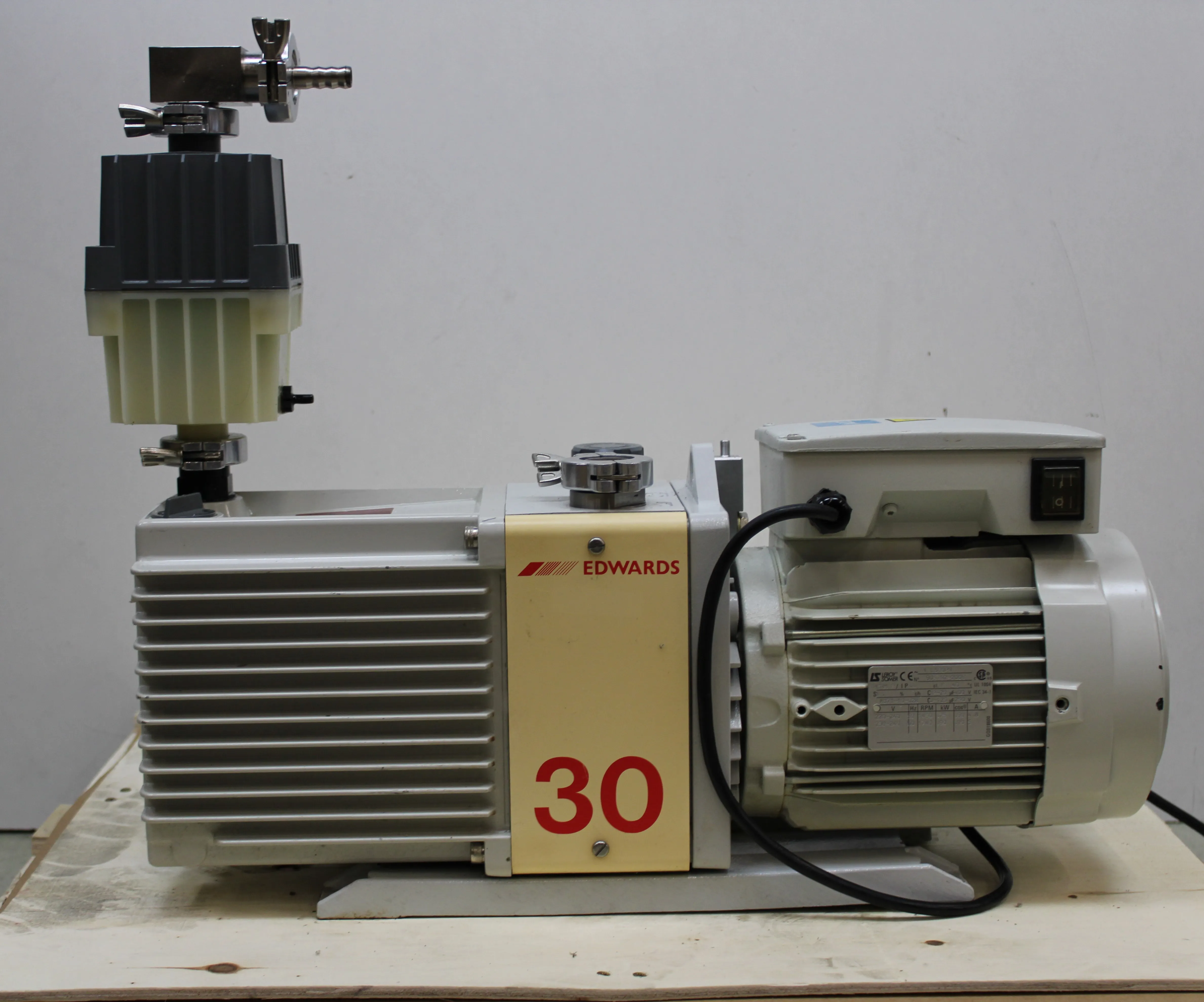 Edwards E2M30 Vacuum Pump with Hydrocarbon Oil, Dual Stage, Rotary Vane Pump, 220-240 VAC, A37415903