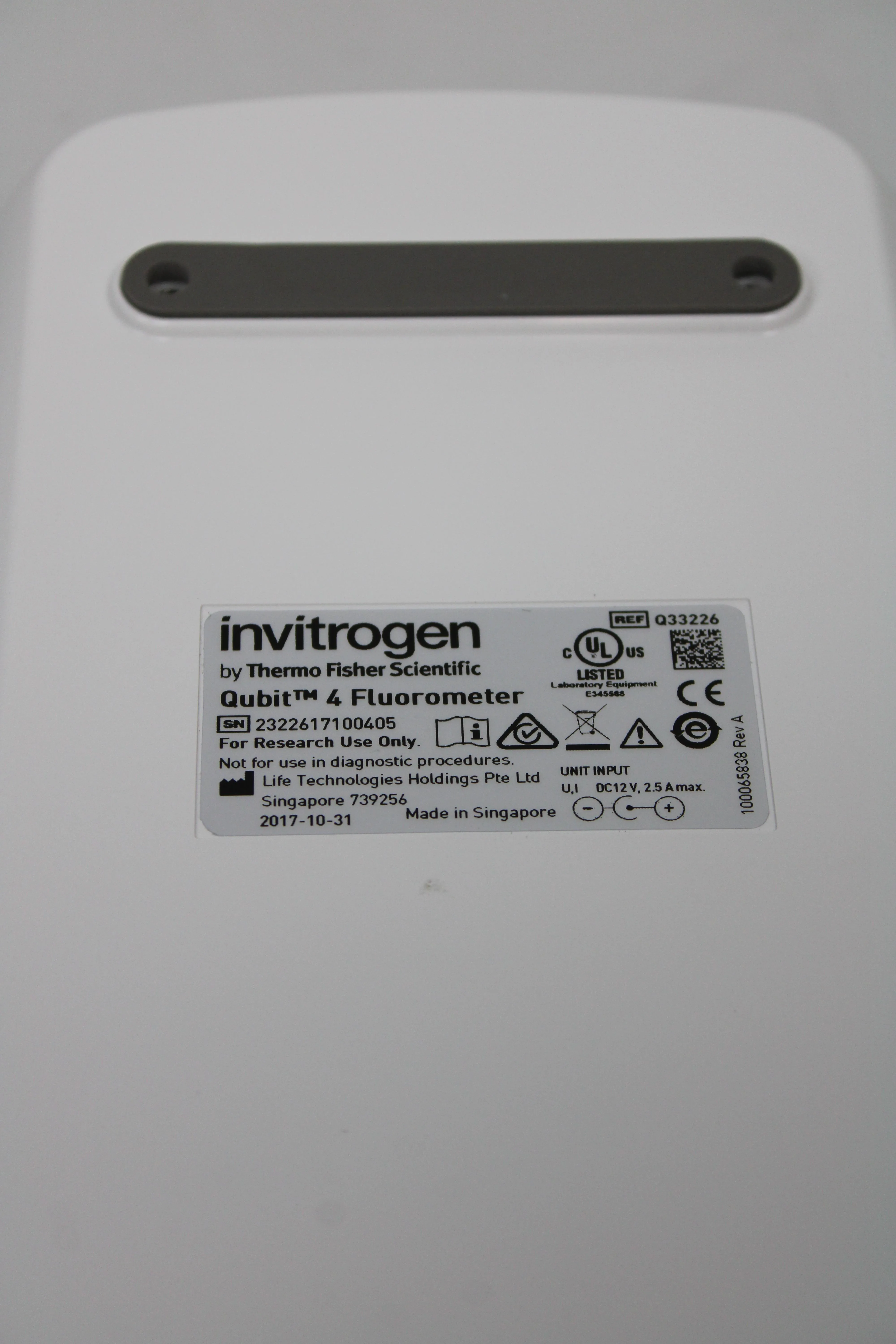 Invitrogen Qubit 4 Fluorometer DNA Synthesizer