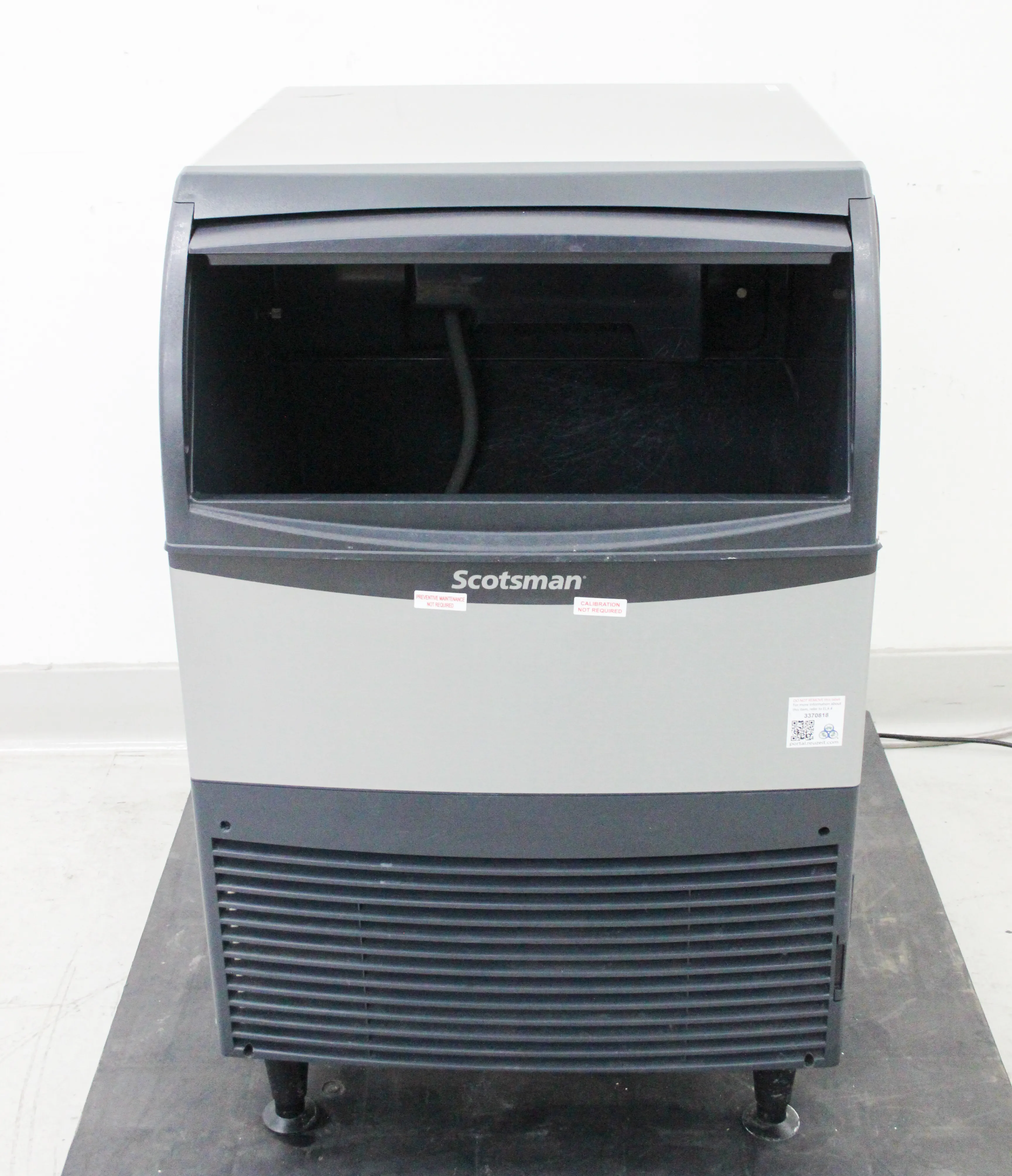 Scotsman Undercounter Ice Machine Model UF424-1A