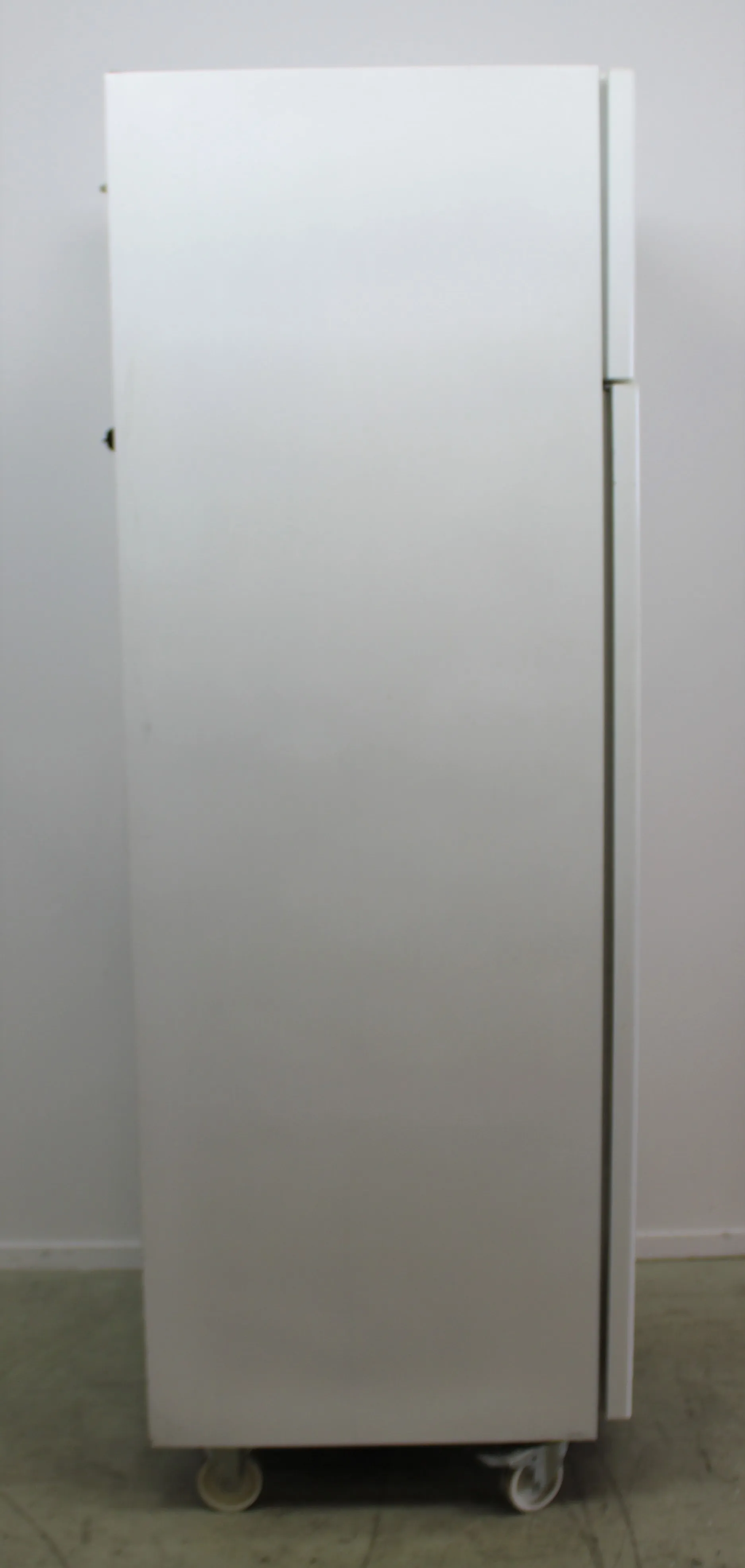 GRAM TWIN F 660 LSH C 5N -25C Freezer with 9 Shelves